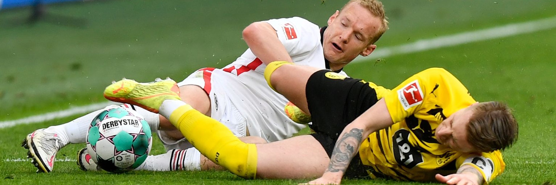 Frankfurts Sebastian Rode (l.) gewinnt gegen Dortmunds Marco Rose den Ball und feiert mit der SGE einen ganz wichtigen Sieg.&nbsp;