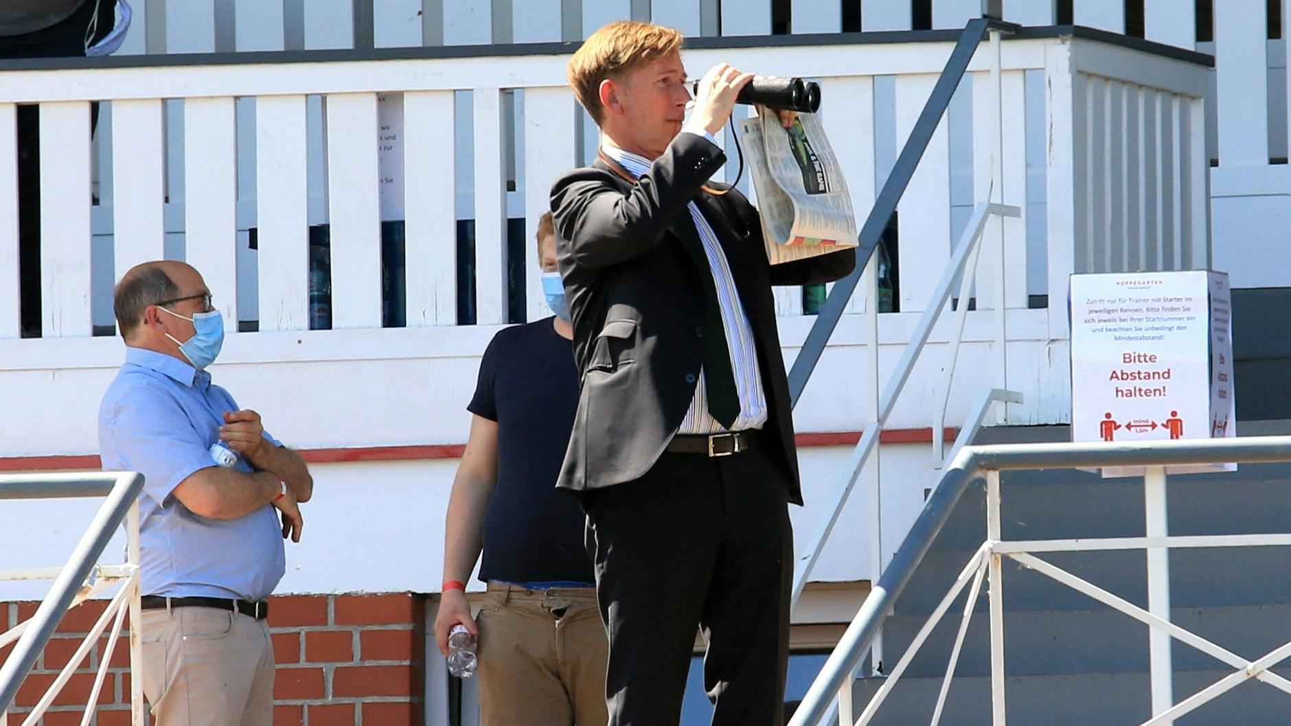 Rennbahn-Eigner Gerhard Schöningh wird beim Saisonauftakt in Hoppegarten am Sonntag wieder genau hinschauen.