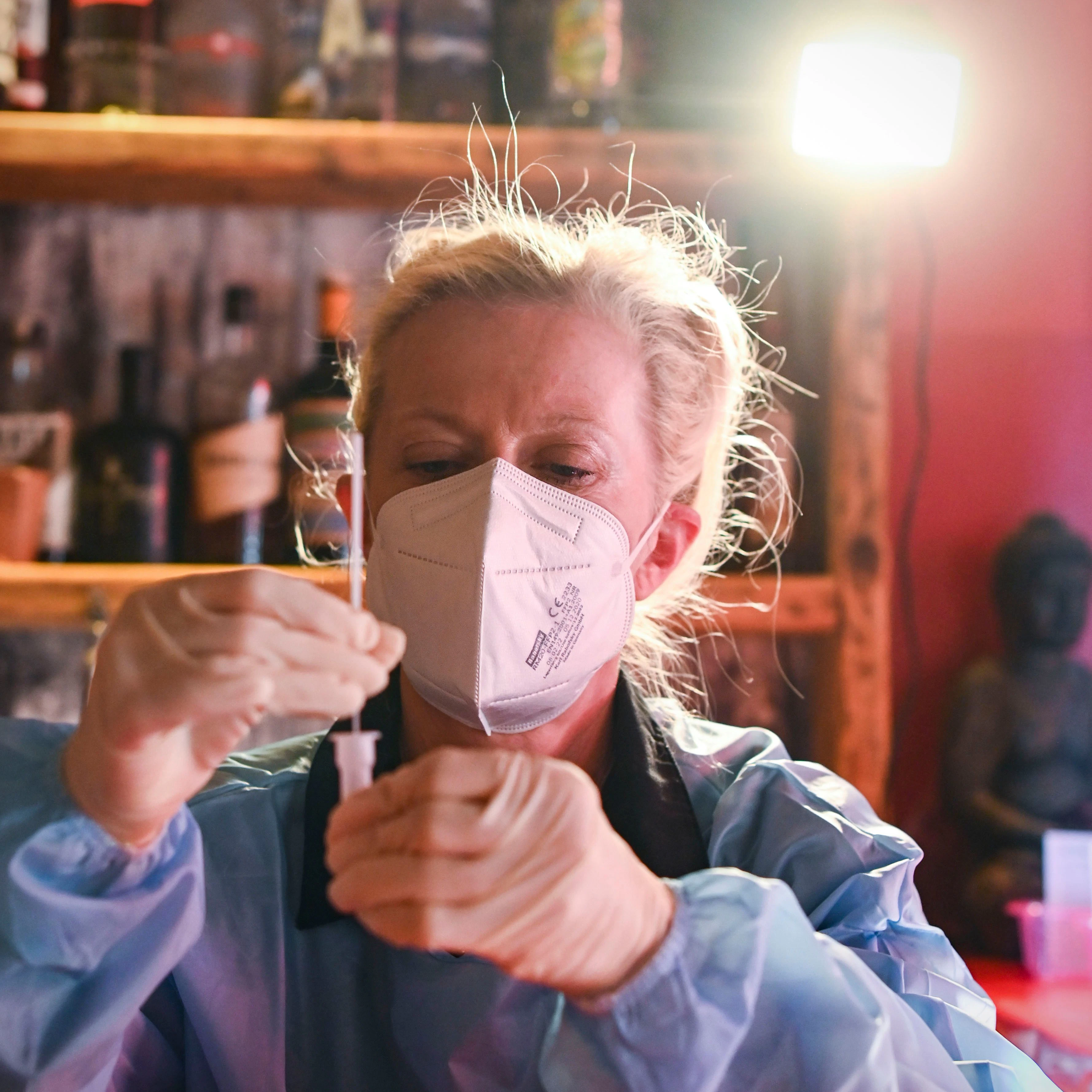 Katharina Hoffmann in der Schnelltest-Station.<br>