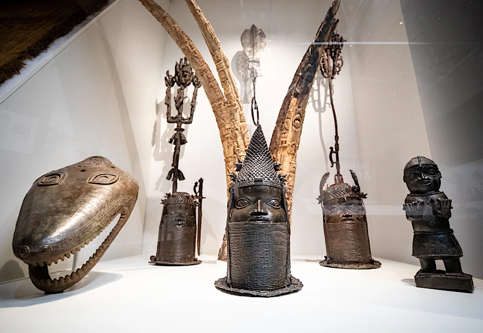 Skulpturen aus Nigeria im Linden-Museum in Stuttgart, hier befinden sich mehr als 60 der als Raubgut geltenden Benin-Bronzen.