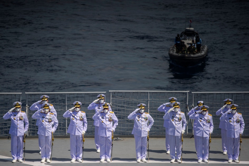 Kapal selam yang tenggelam harus diselamatkan Kapal selam yang tenggelam harus diselamatkan