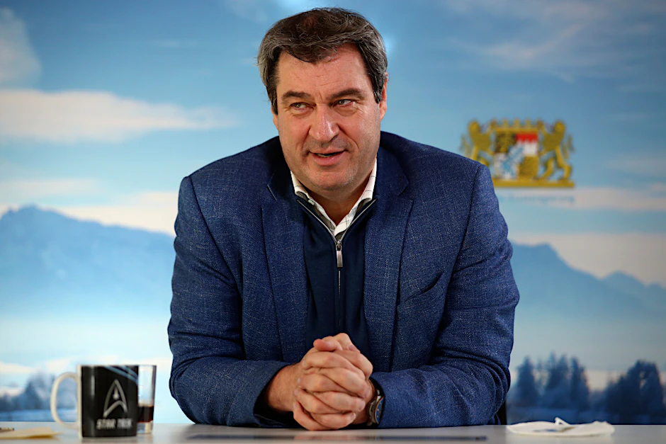 Markus Söder will, dass Angela Merkel bei der Kür des Kanzlerkandidaten der Union ein Wörtchen mitredet.