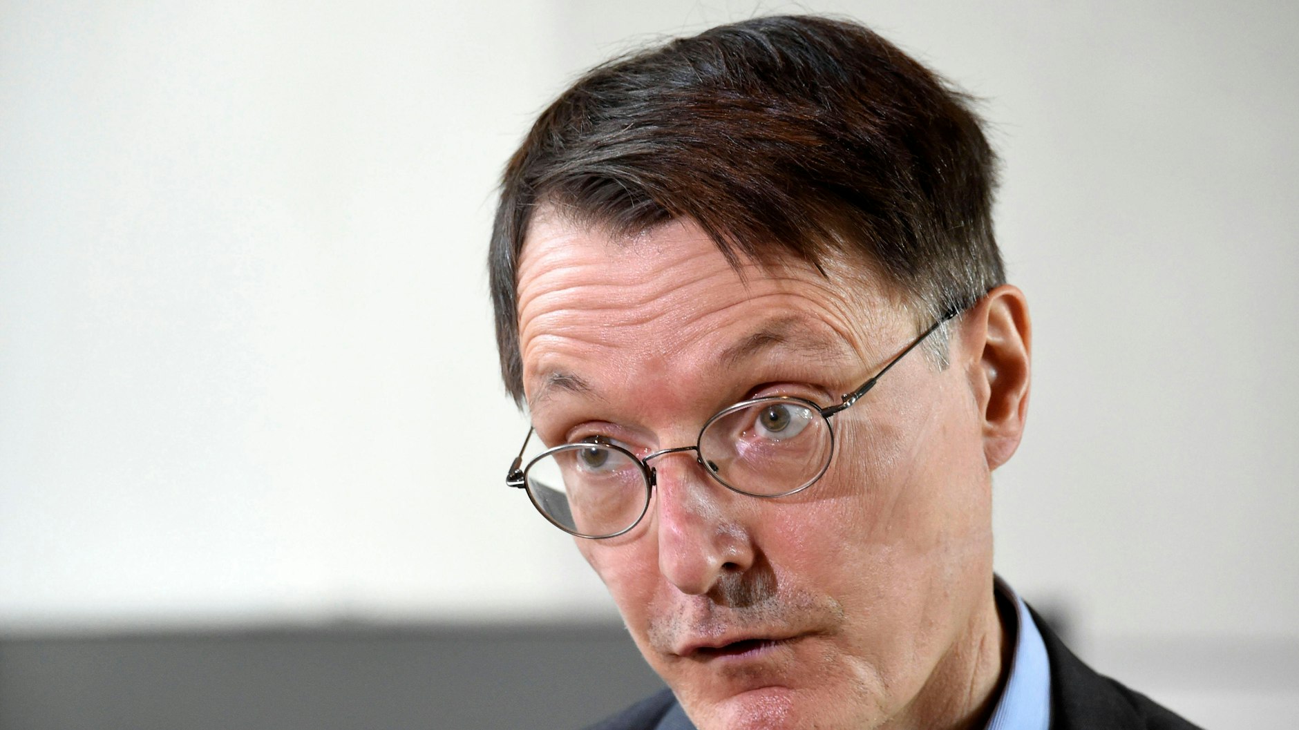 Karl Lauterbach wurde im Internet von Volker Wissing angegriffen. Der&nbsp;FDP-Generalsekretär wirft Lauterbach vor, er betreibe „das Geschäft von Hass und Hetze“.&nbsp;