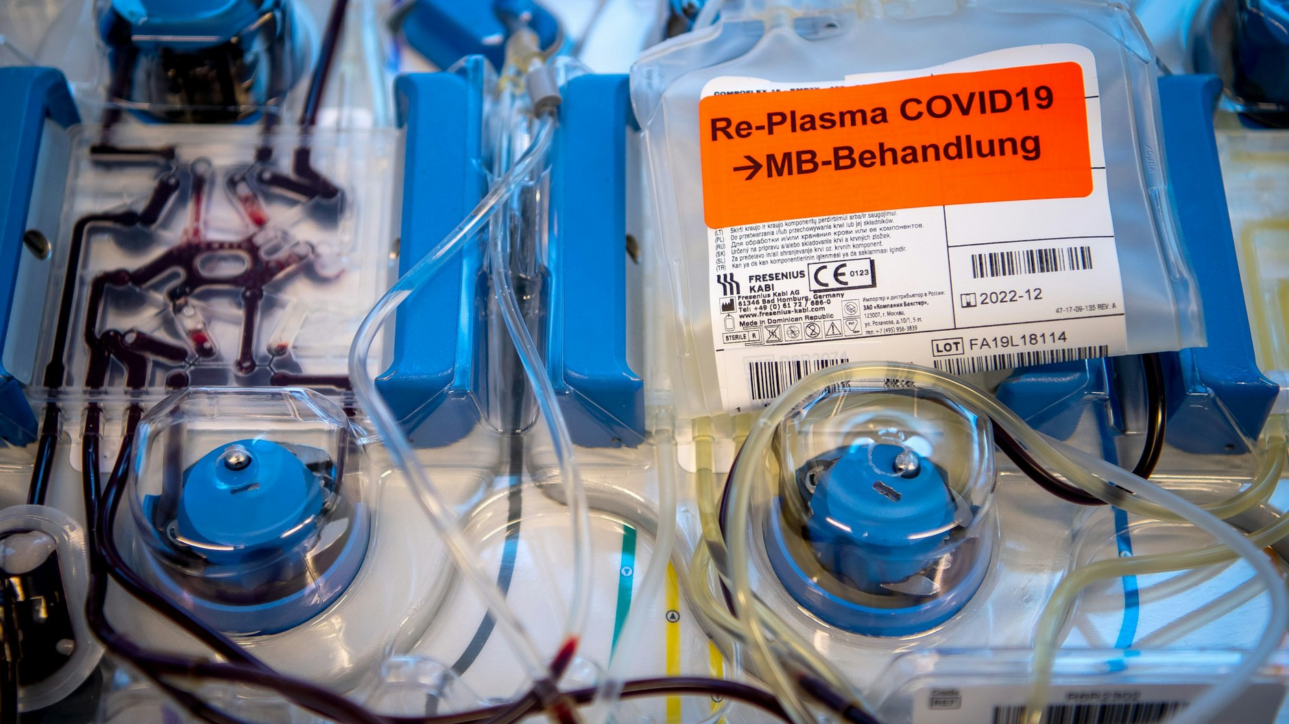 Auch Plasma mit Corona-Antikörpern wird derzeit auf seine Wirksamkeit bei Corona-Patienten untersucht.