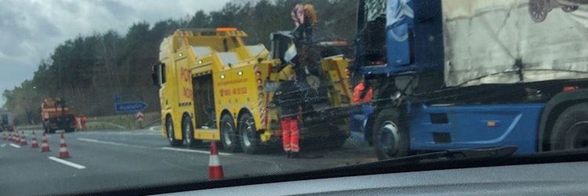 Der Folge-Unfall: Ein Lkw ist auf der A9 in Richtung Leipzig auf einen anderen Lkw aufgefahren. Aufgrund der Bergungsarbeiten staute sich der Verkehr bis zum Dreieck Potsdam.