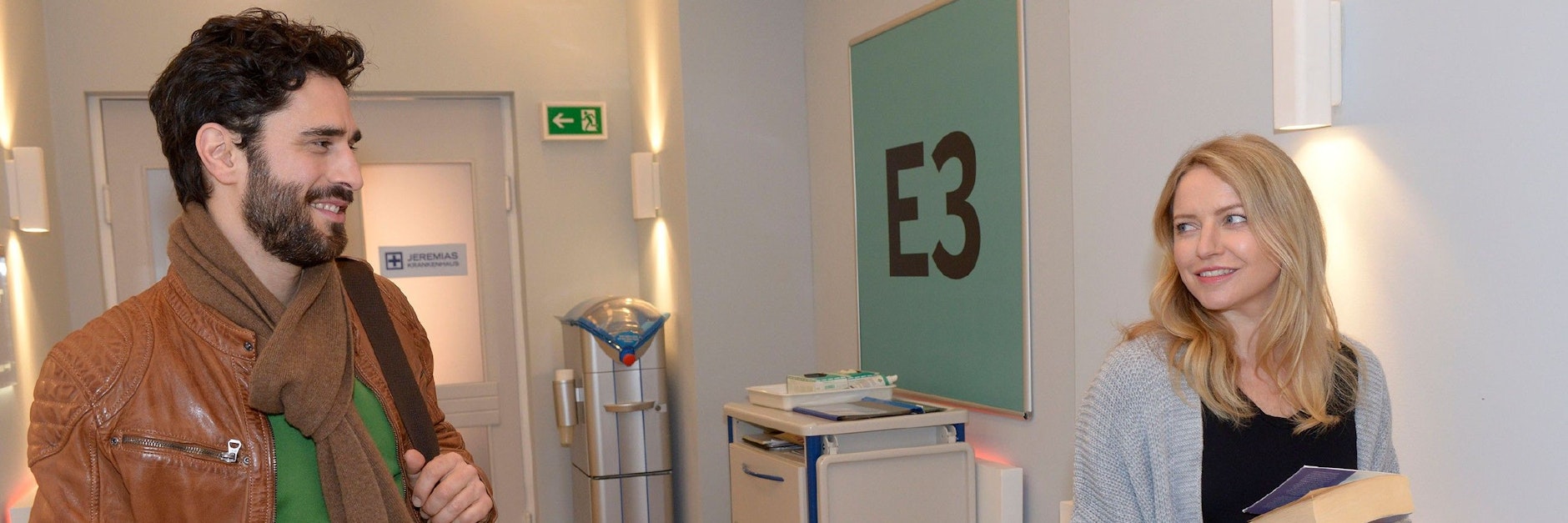 Tobias (Jan Kittmann) und Melanie (Diana Staehly) sind bei GZSZ ein Paar. Küssen dürfen sich die Schauspieler derzeit nicht.