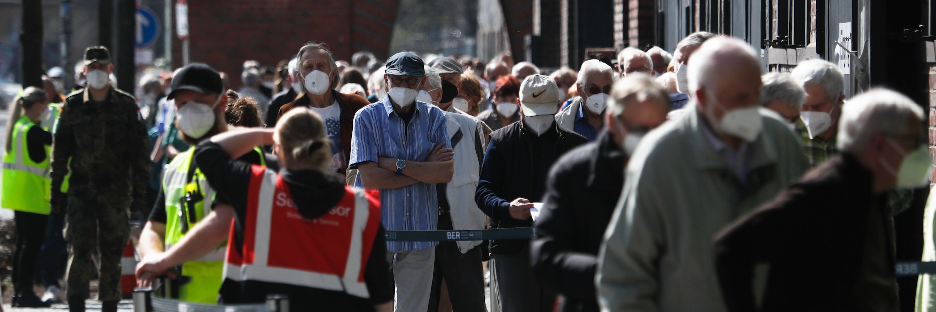Keine Schlange mehr: Am Dienstag musste das Impfen hier in der Arena Treptow und im Impfzentrum Messe wegen des Ausfalls eines Lkw mit Impfstoff ausgesetzt werden.