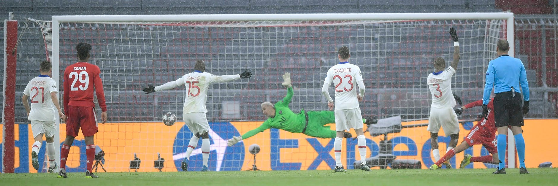 Das 2:2 von Thomas Müller egalisiert zwar den 0:2-Rückstand des FC Bayern München, aber am Ende gewinnt Paris St.-Germain.