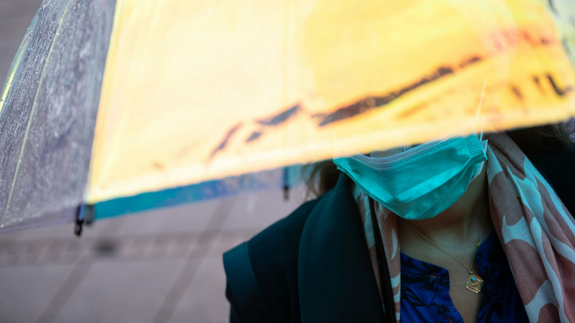 Eine Corona-Erkrankung schädigt auch das psychische Wohlbefinden (Symbolbild).