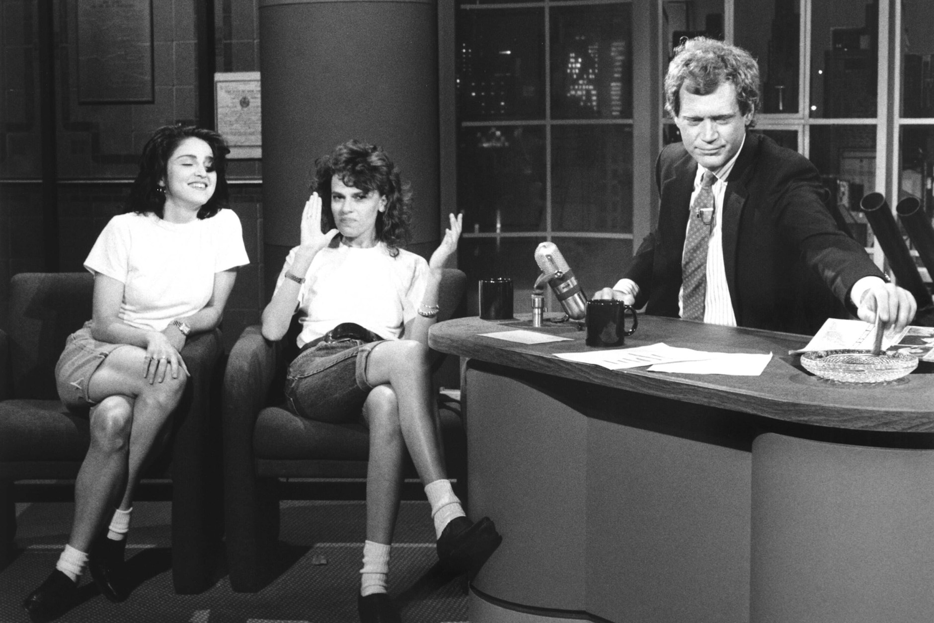 Der Achtziger-Hipster trug weiße Söckchen zu Halbschuhen und Bluejeans. So wie Madonna und Sandra Bernhard 1988 in David Lettermans <a href="https://www.youtube.com/watch?v=vNQulsBde8Y">„Late Show“</a>.