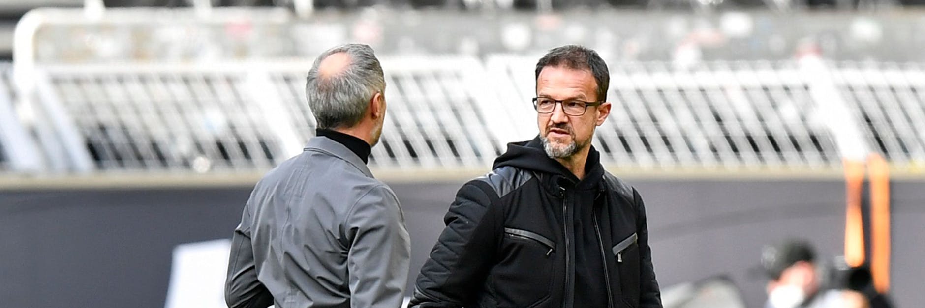 Fredi Bobic (r.) wird sich wohl schon bald von Frankfurt-Trainer Adi Hütter verabschieden und bei Hertha BSC aufschlagen.