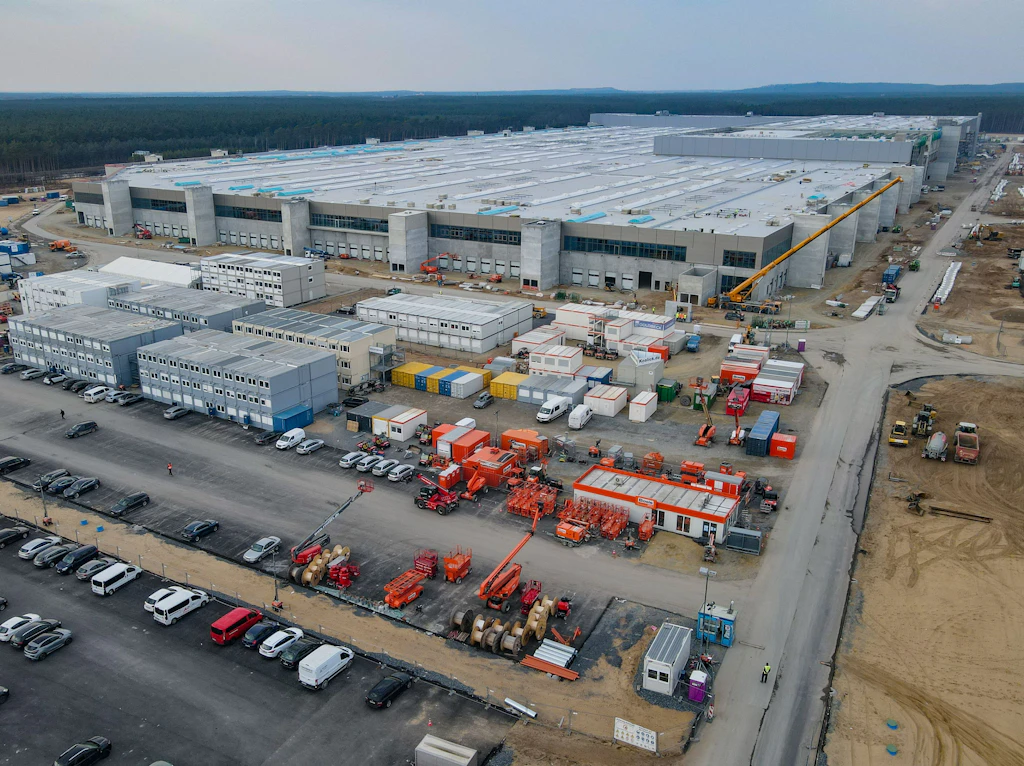 Tesla sollte bauen, vertrauen – und schweigen
