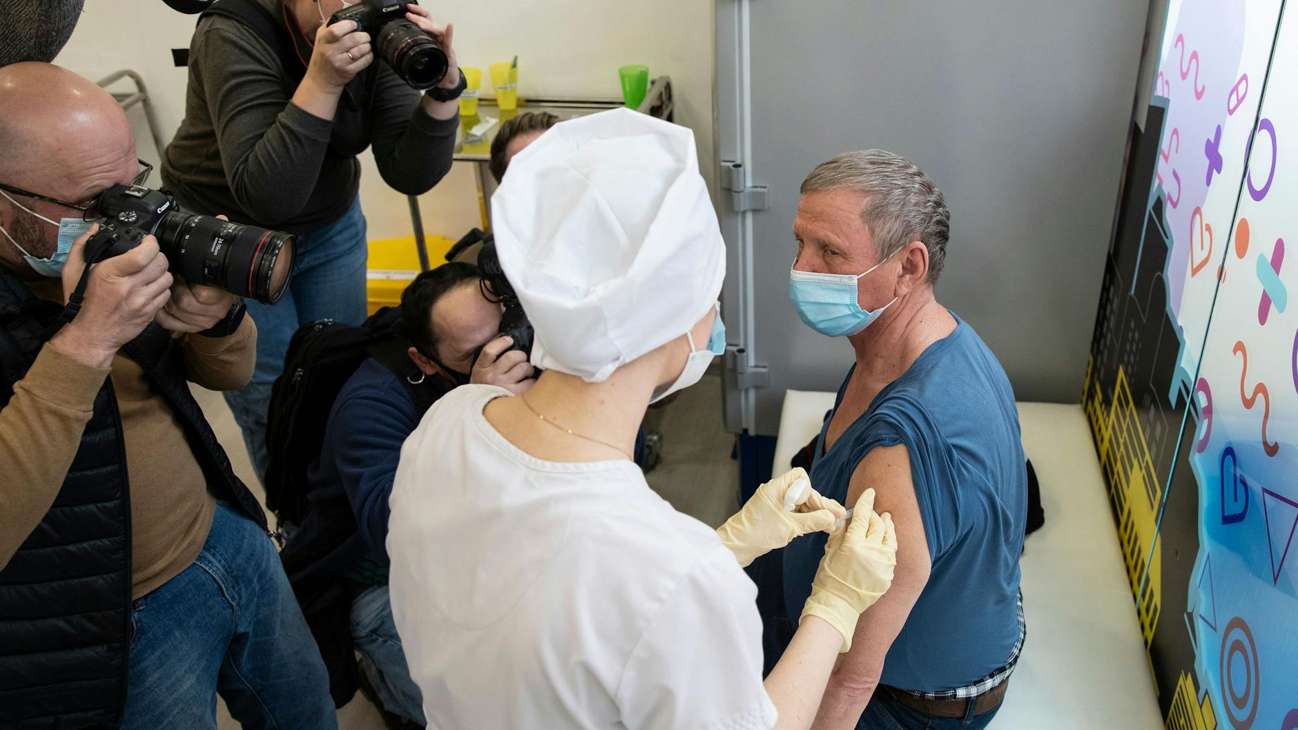 Impfung mit dem Vakzin Sputnik V in Moskau: Die Mehrheit der Deutschen würde sich mit diesem Impfstoff impfen lassen.