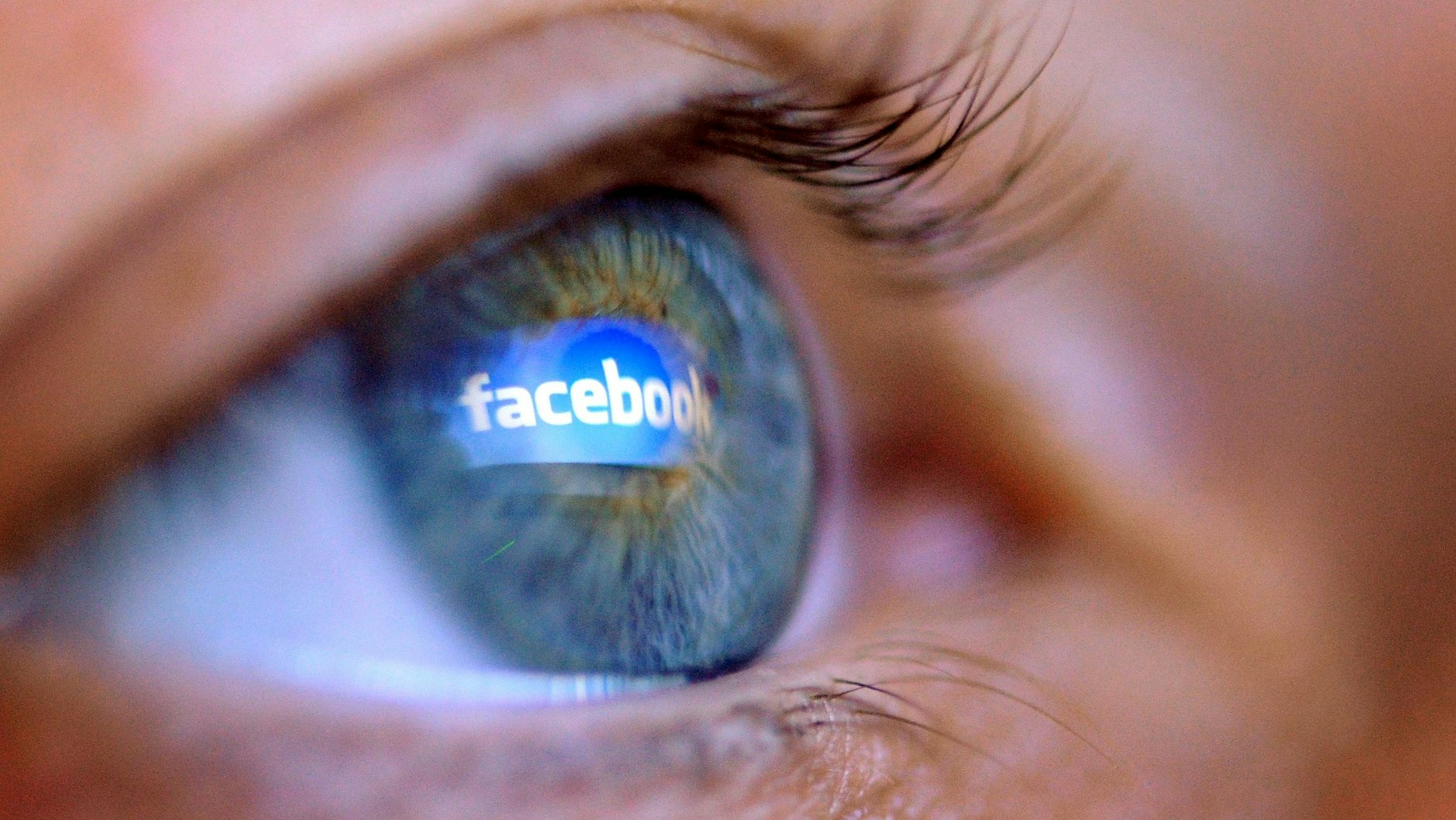 Wachsam sein: Fremd-Apps können auf Facebook persönliche Daten sammeln, nicht immer fließen die auch in seriöse Kanäle.