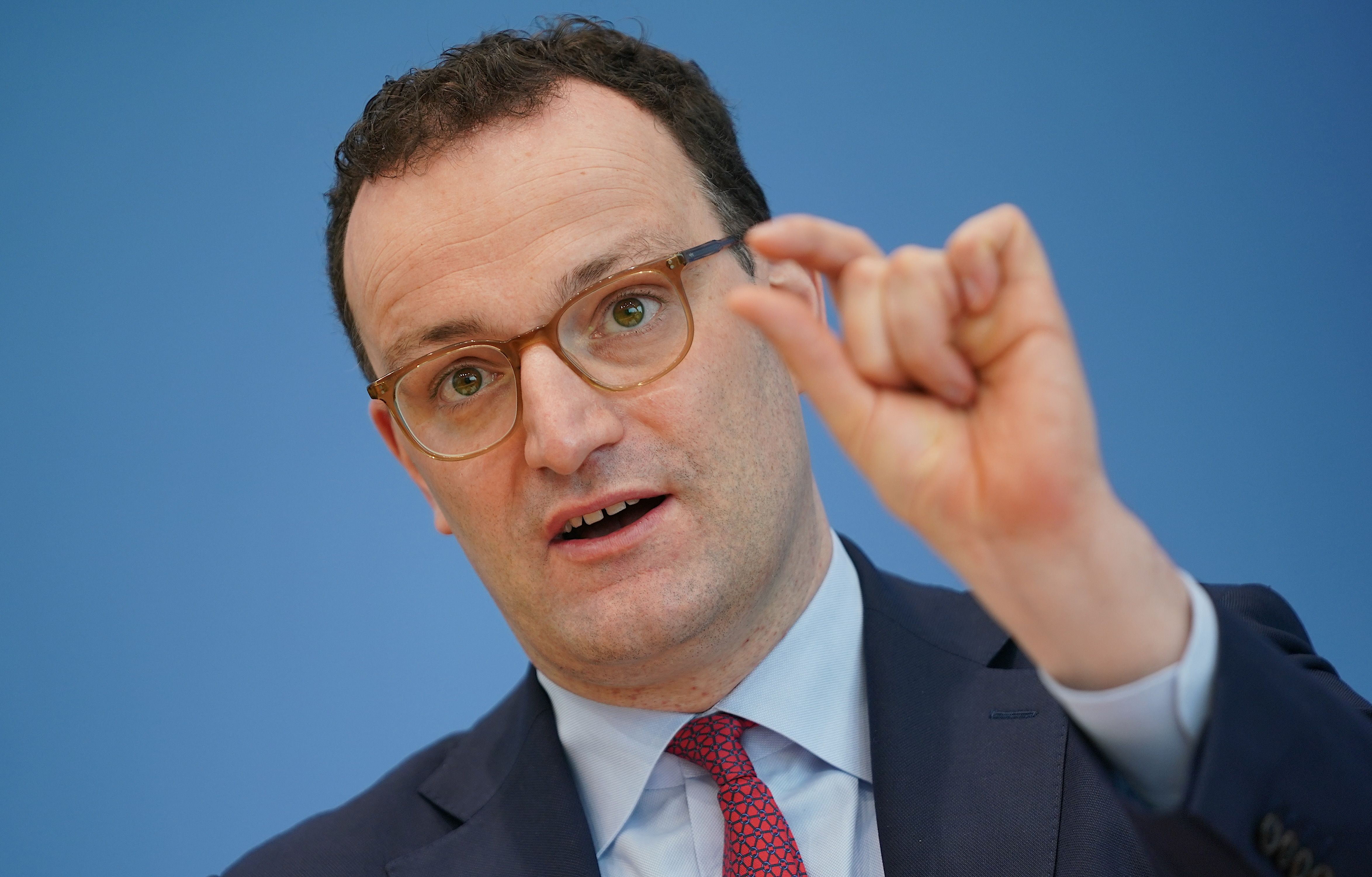 Jens Spahn: Mit härterem Lockdown dritte Welle brechen