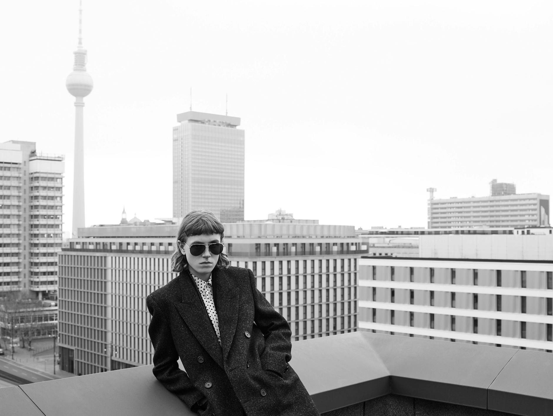 The Return of Cool: Hedi Slimane liebt Berlin. 2019 fotografierte der Kreativdirektor des französischen Modehauses Celine seine Models für eine Kampagne am Alexanderplatz.