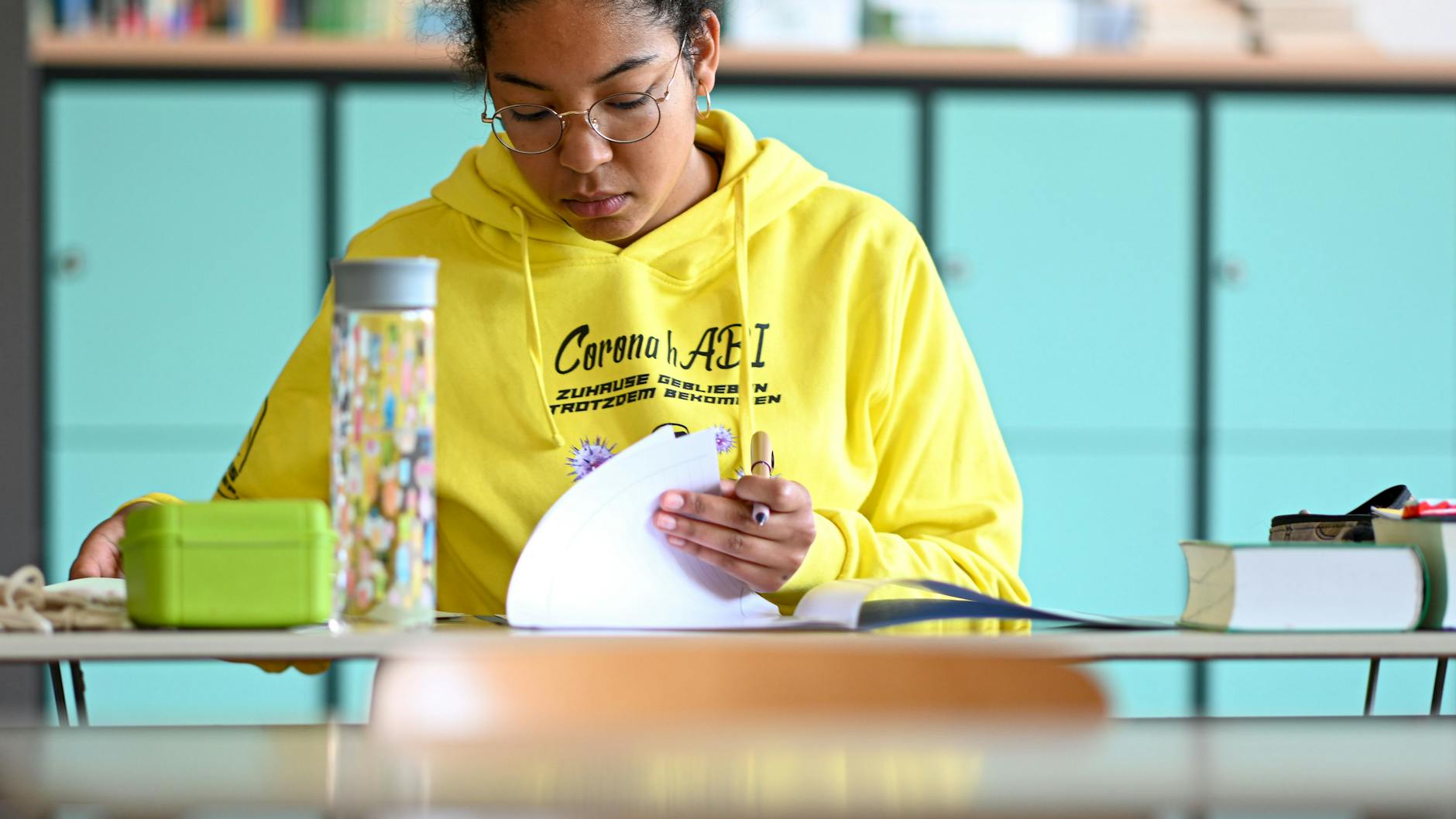 Die Abiturprüfungen in Brandenburg sollen wie geplant stattfinden. (Symbolbild)