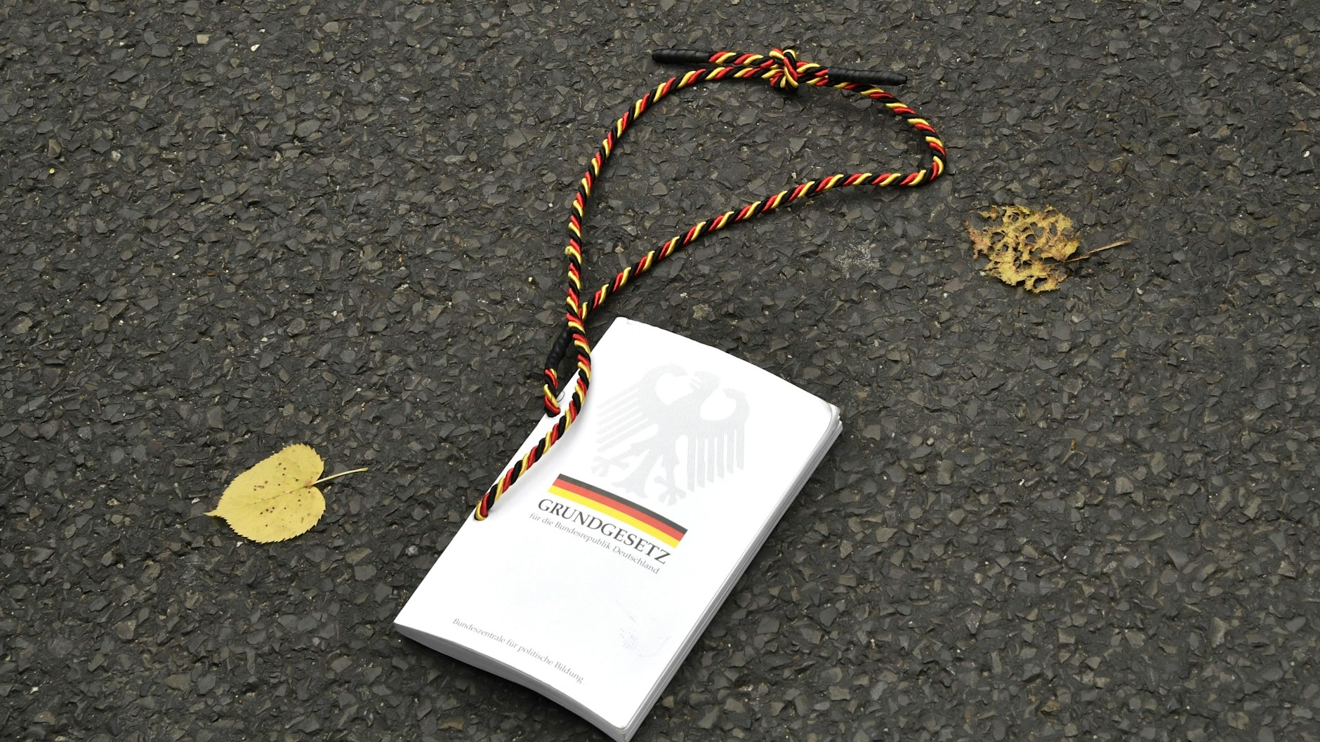 „Die Grundrechte der Geimpften sind keine ‚Sonderrechte‘ und die Formulierung, man werde Geimpften ihre Grundrechte zurückgeben, führt in die Irre“, sagt Verfassungsrechtler&nbsp;Tristan Barczak.