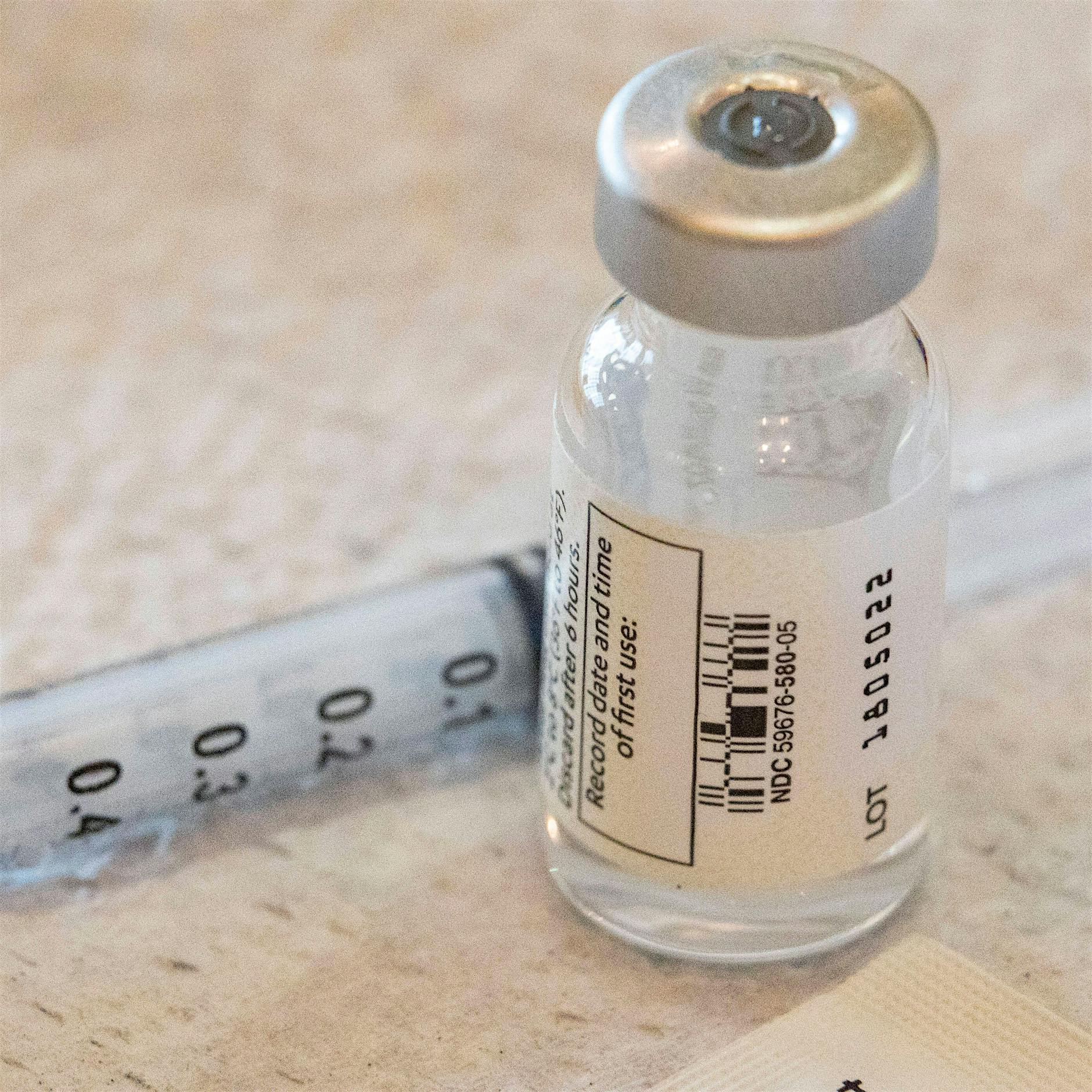 Impfstoff von Johnson & Johnson: EMA prüft Zusammenhang mit Thrombose-Fällen