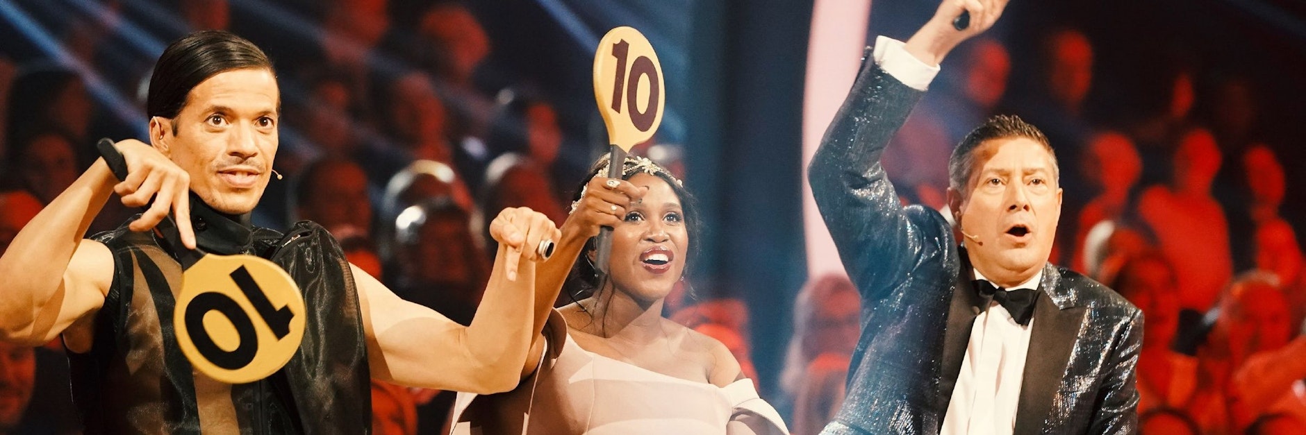 Die Juroren Jorge Gonzalez (l.), Motsi Mabuse und Joachim Llambi vergeben jeweils 10 Punkte.<br>