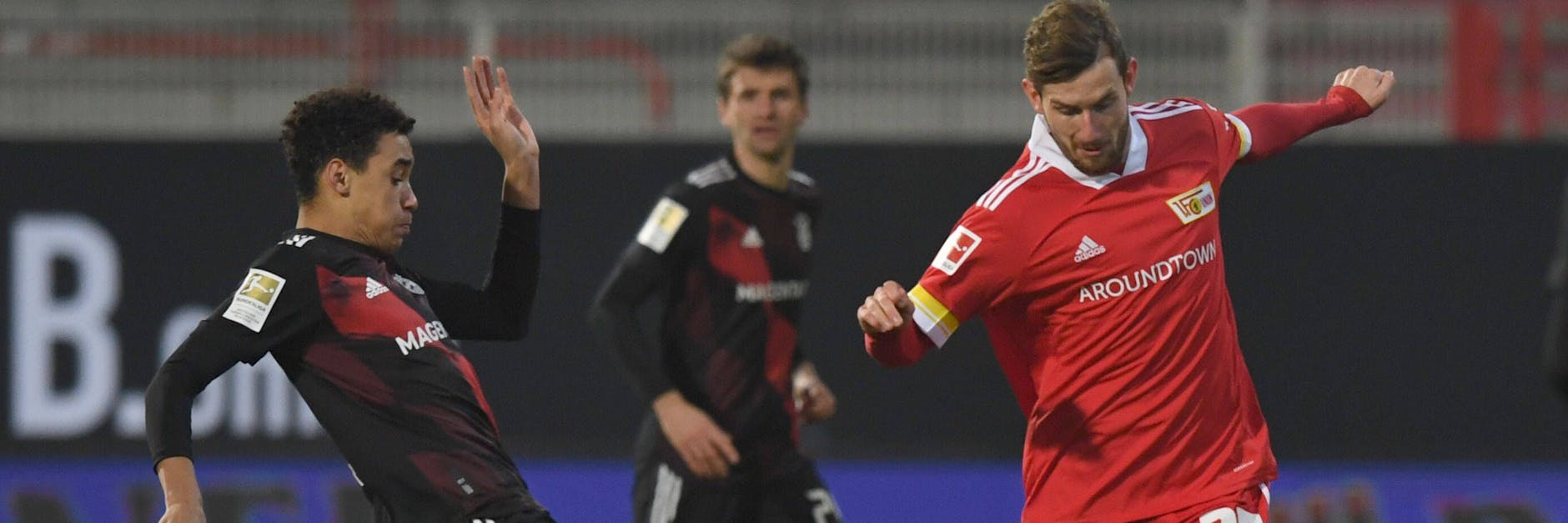 Unions Christopher Lenz – hier im Duell mit Bayerns deutschem Jungnationalspieler Jamal Musiala – möchte in München gerne wieder mitmischen.