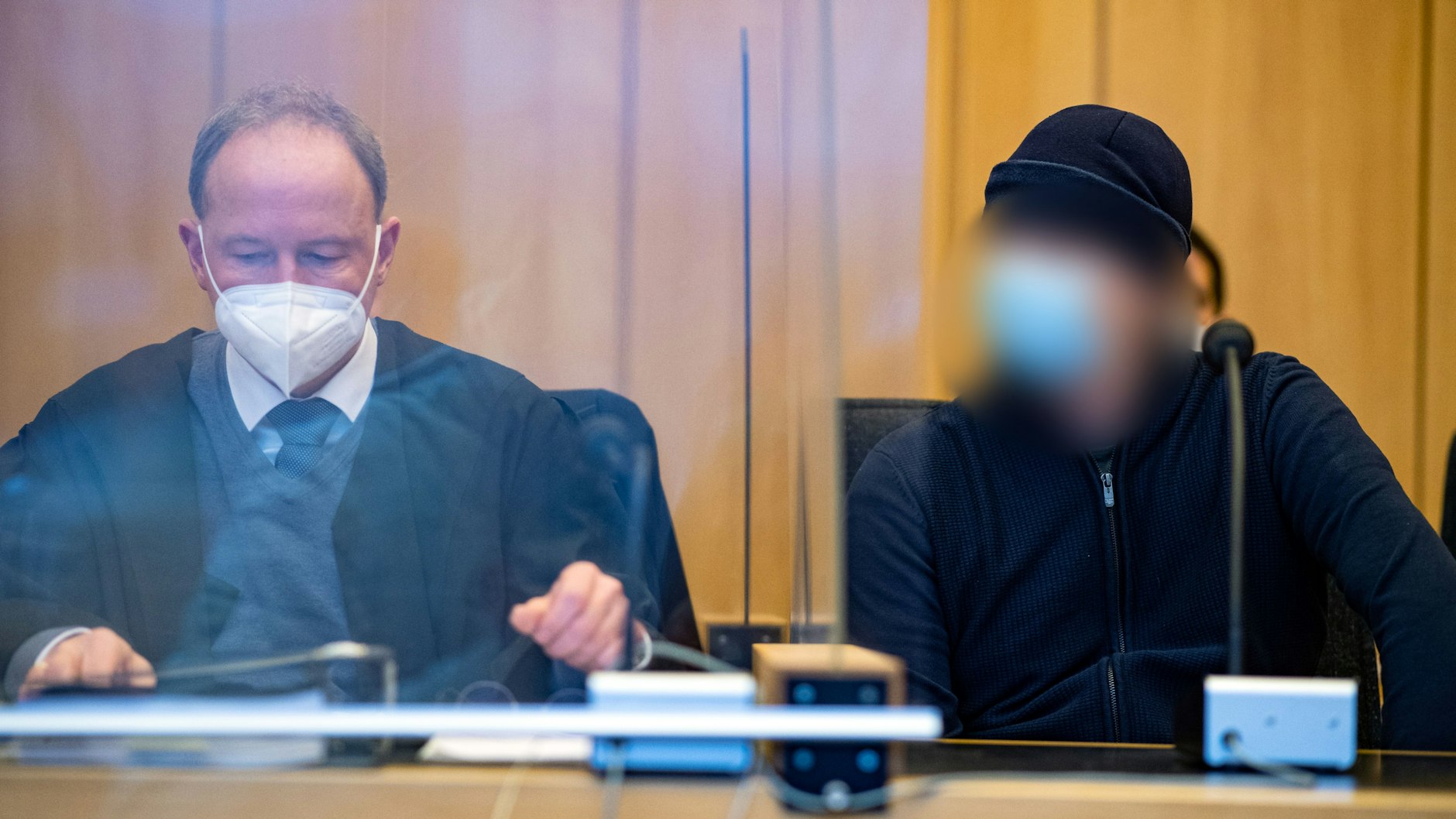 Der 45-jährige Berliner (l.) wurde zu fünf Jahren Haft verurteilt.