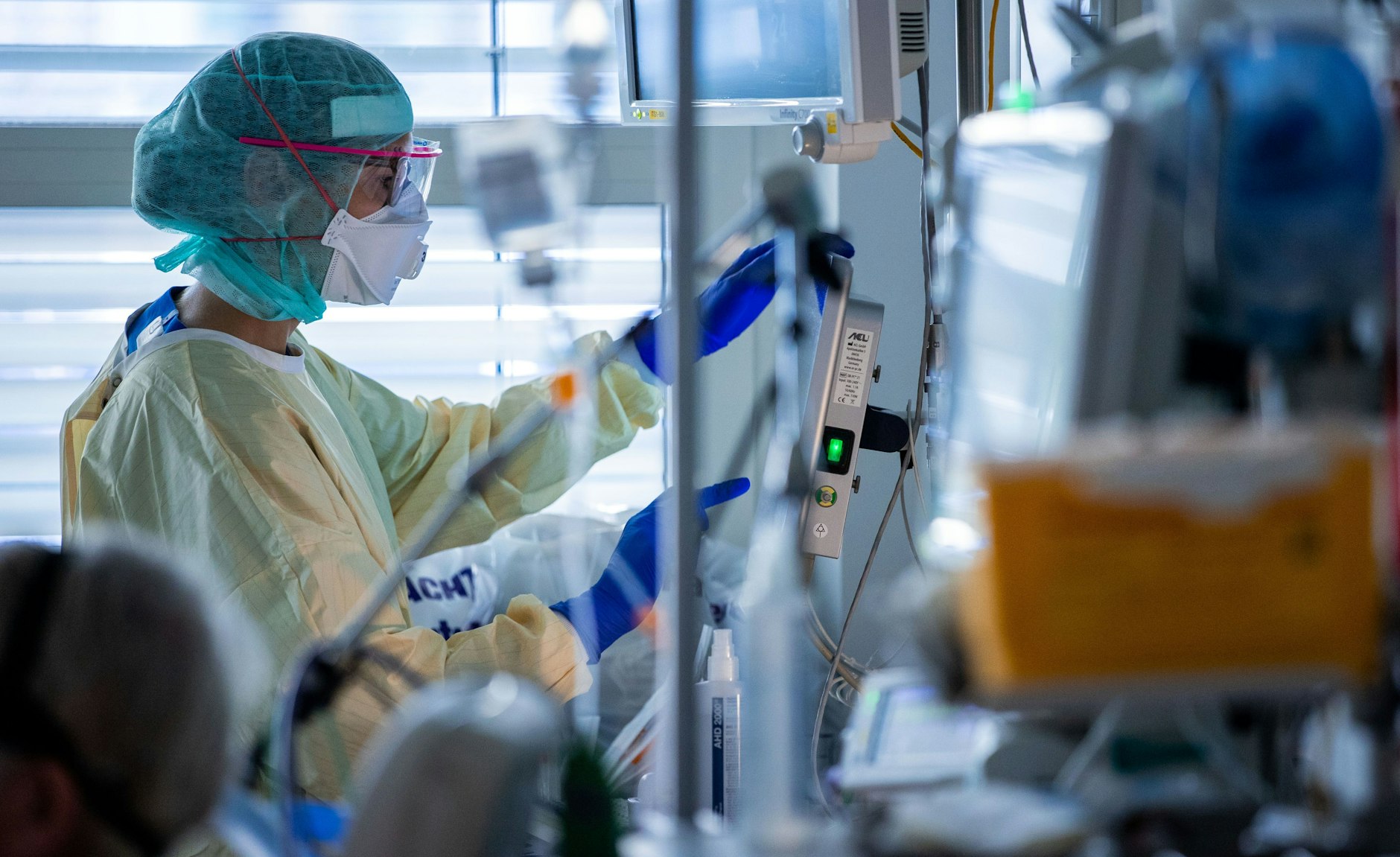 Eine Intensivpflegerin auf einer Covid-19-Station.