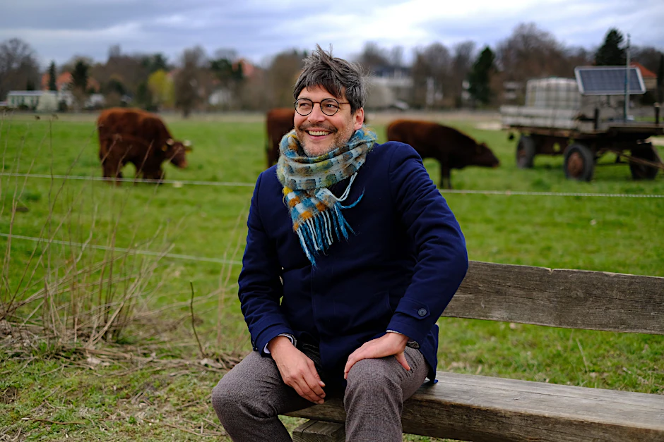 Dirk Behrendt (Grüne), Senator für Justiz und Verbraucherschutz, in der Domäne Dahlem.<br>