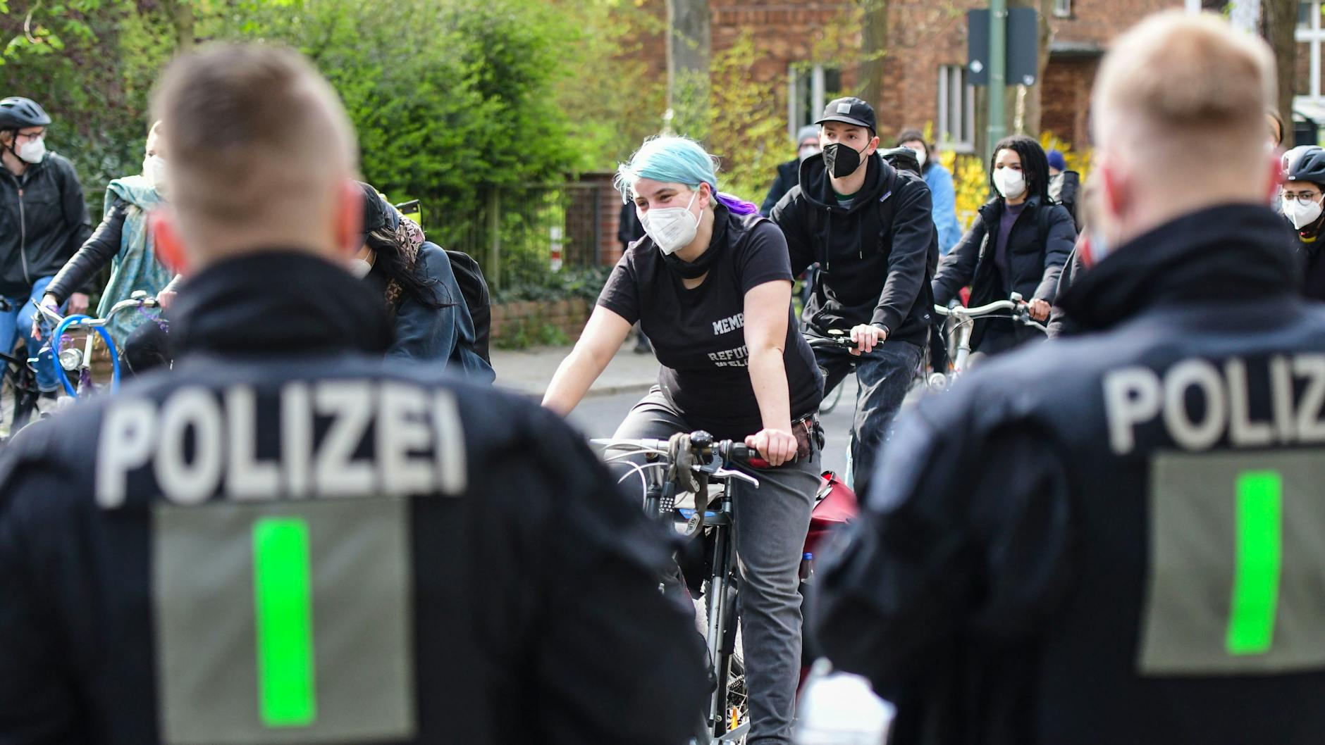 Die Polizei Berlin hat die Radler-Demo im Grunewalder Villenviertel im Blick.