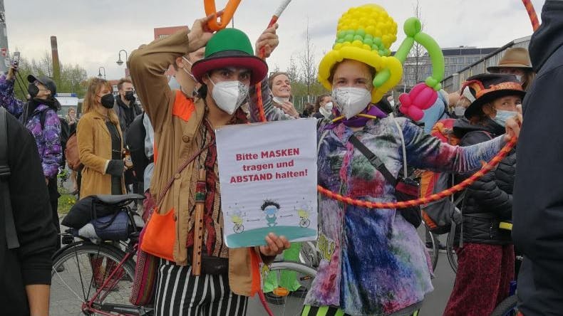 Bunter Protest am 1. Mai: Schnappschuss von der Club-Demo. 