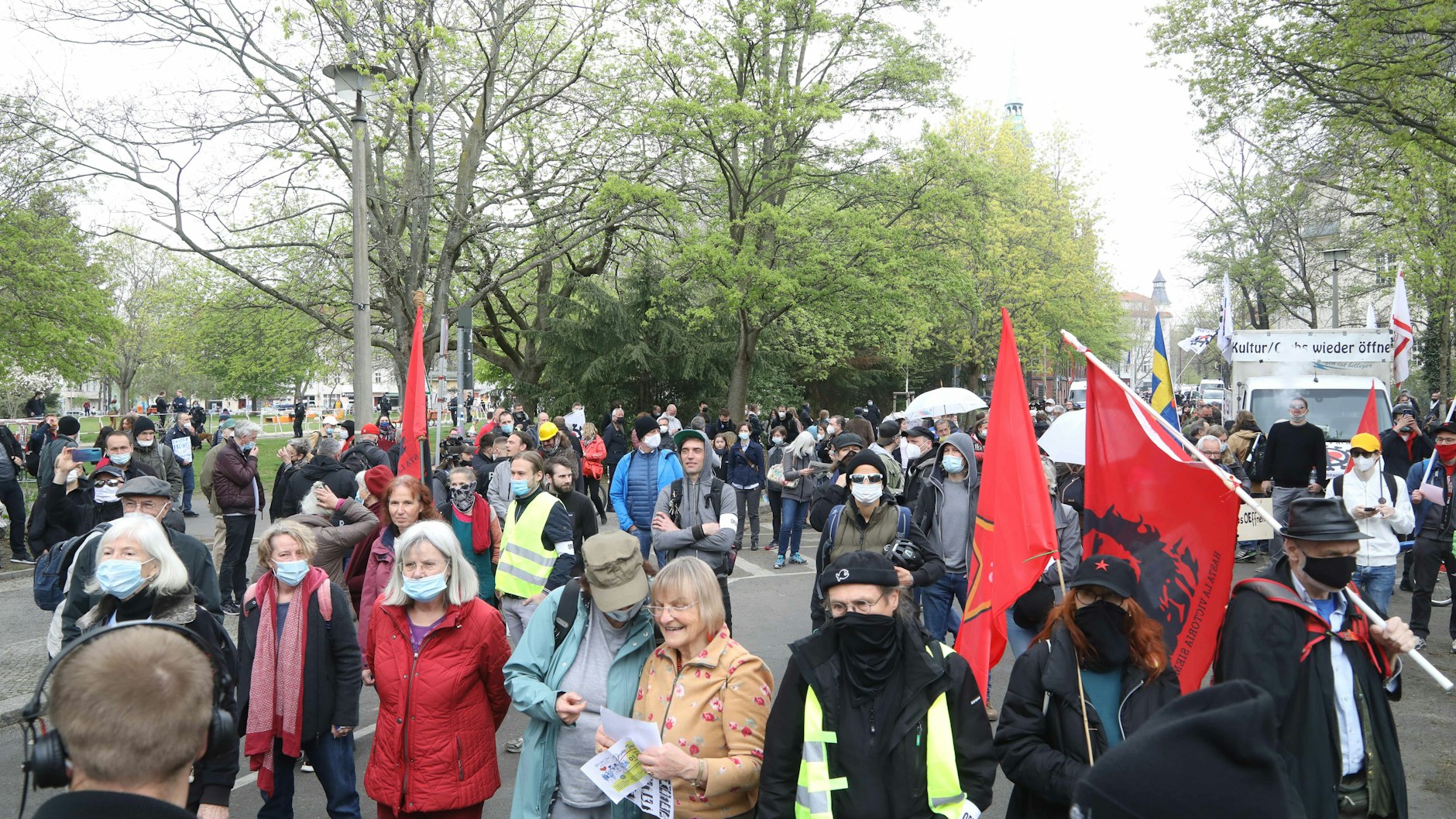 Teilnehmer der Querdenker-Demonstration in Lichtenberg.