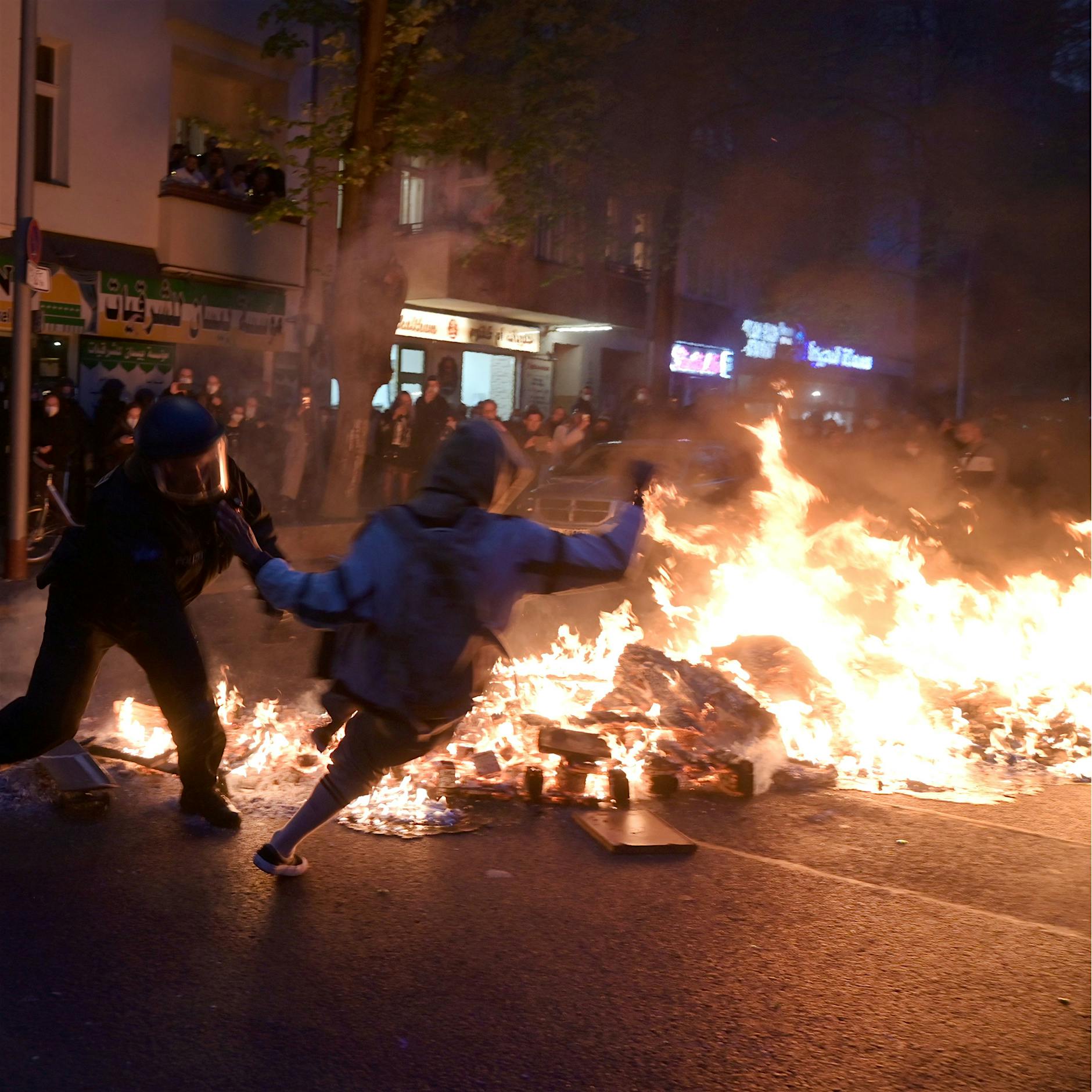 1. Mai in Berlin: Erste Bilanz – 240 Festnahmen, 20 verletzte Polizisten
