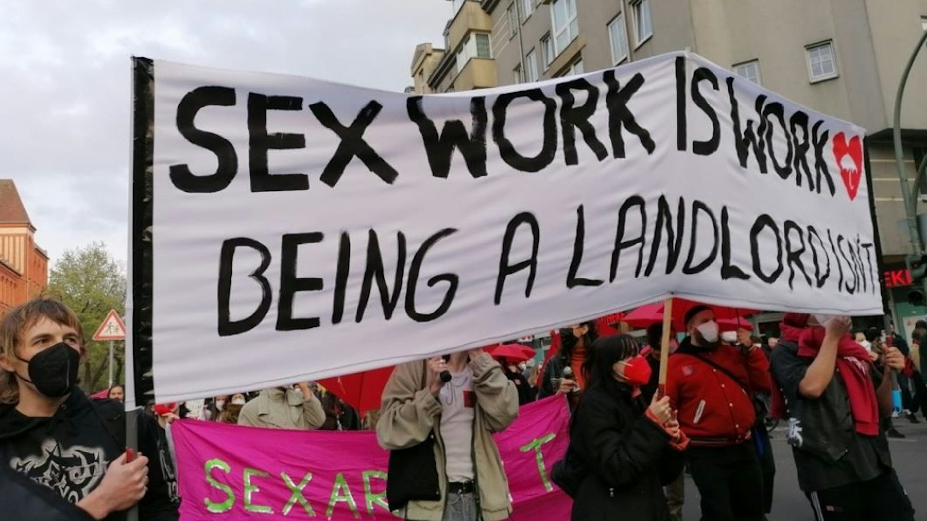 Sogar Sexarbeit ist Protest-Thema bei der linken Demo in Neukölln.&nbsp;