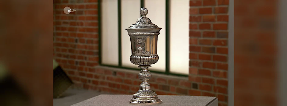 Dieser Pokal steht bei „Bares für Rares“ zum Verkauf.