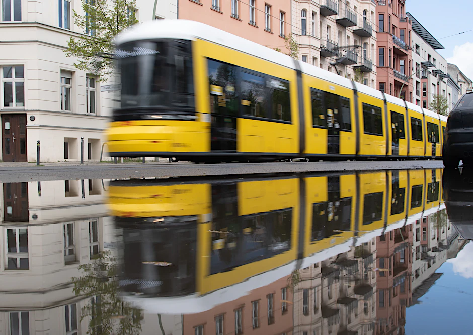 Unterwegs in Berlin: eine Straßenbahn der BVG.&nbsp;