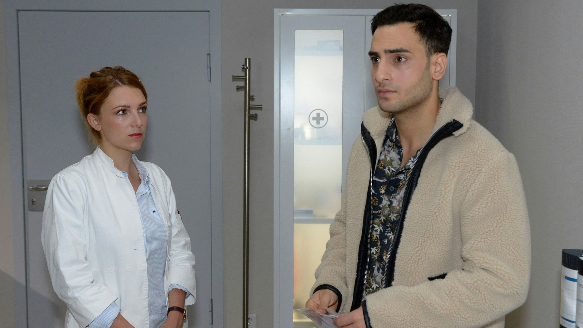 Timur Ülker in seiner GZSZ-Rolle Nihat zusammen mit Iris Mareike Steen als Lilly.