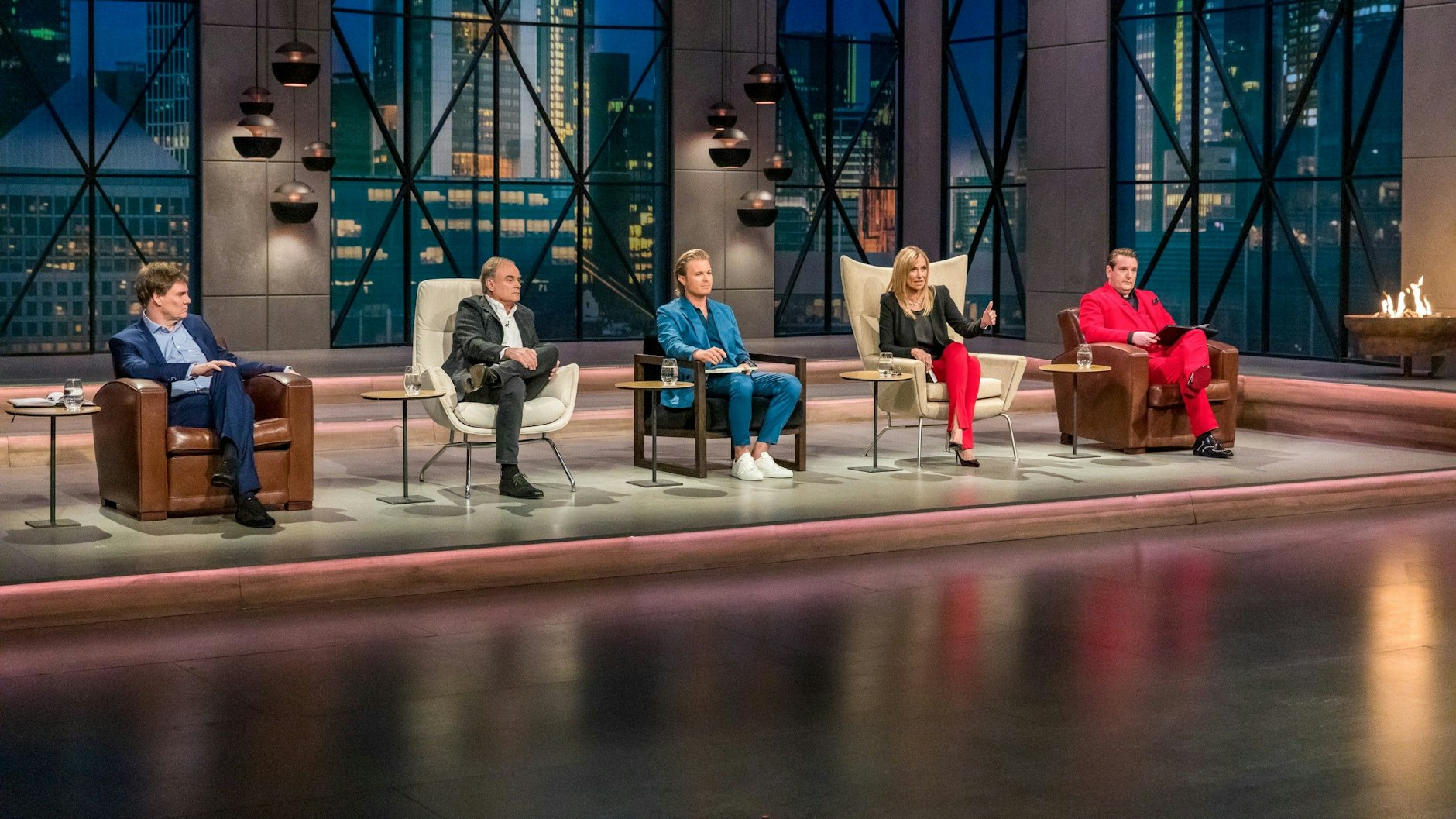 Diesen Investoren stellen sich Giulia Siegel und Ludwig Heer bei „Die Höhle der Löwen“: Carsten Maschmeyer, Dr. Georg Kofler, Nico Rosberg, Dagmar Wöhrl und Ralf Dümmel (v.l.)