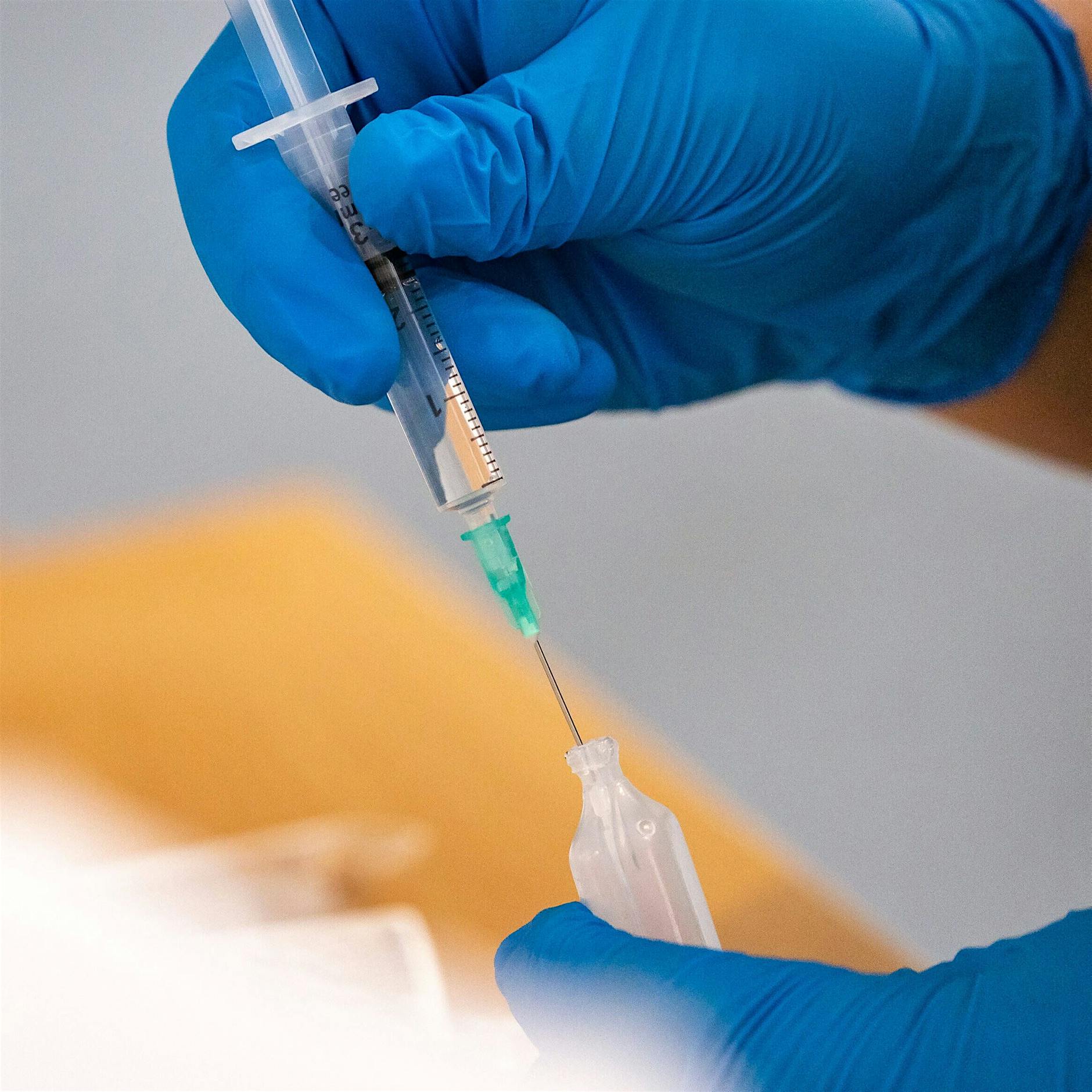 Dürfen Arbeitgeber Ungeimpften den Zugang zum Betrieb verbieten?