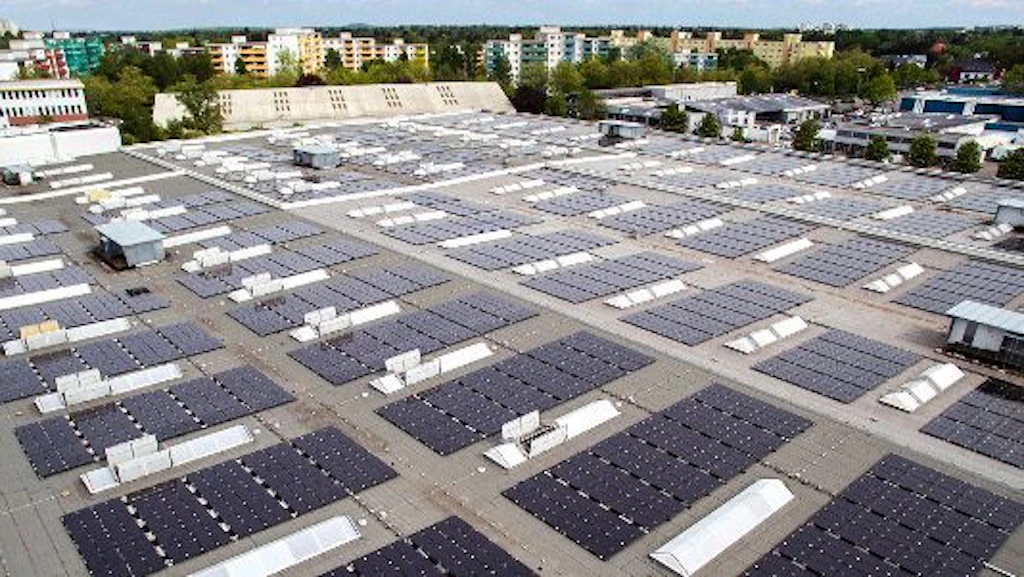 Mehr Sonne für Berlin (3): Unternehmer senken Kosten und binden Kunden