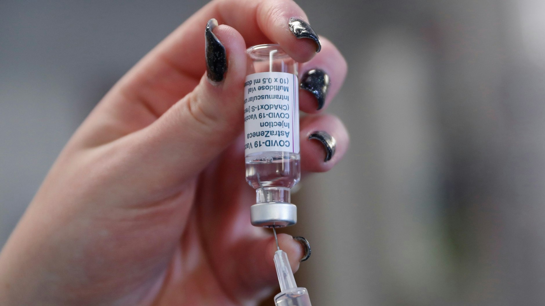 Die Impfstoffe von Astrazeneca und Johnson & Johnson gehören zu den Vektorimpfstoffen. 