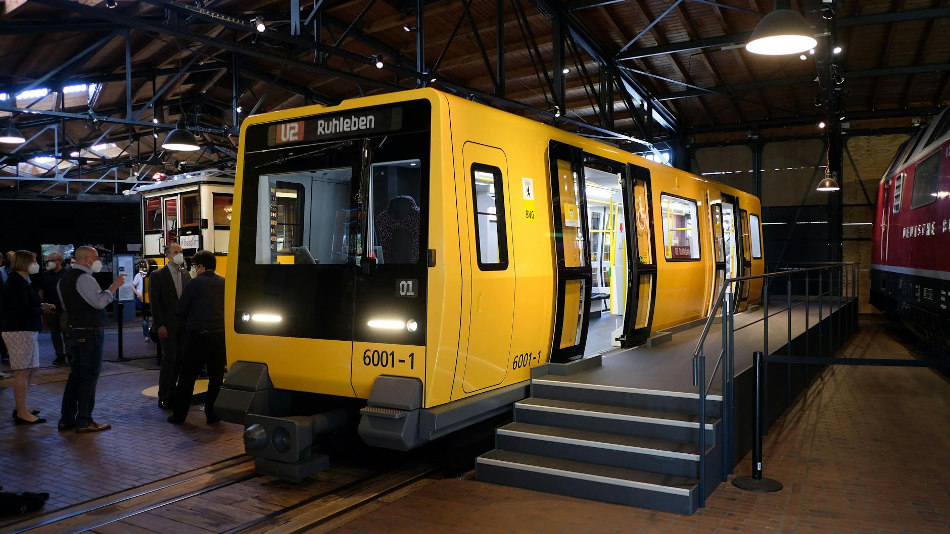 Einsteigen bitte! Das 1:1-Modell der neuen U-Bahn-Baureihe JK im Deutschen Technikmuseum.
