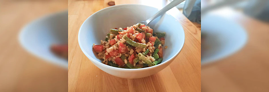 Schmeckt deftig, ist aber leicht: Ein Reis-Miso-Salat