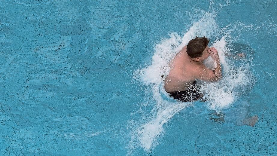 Kostenlos planschen: Das soll für Berliner Kinder in den Sommerferien möglich sein.