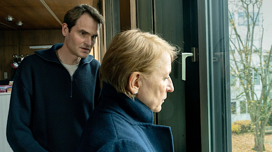 Felix Voss (Fabian Hinrichs) und Paula Ringelhahn (Dagmar Manzel) sind bestürzt über die aktuellen Entwicklungen des Falls.
