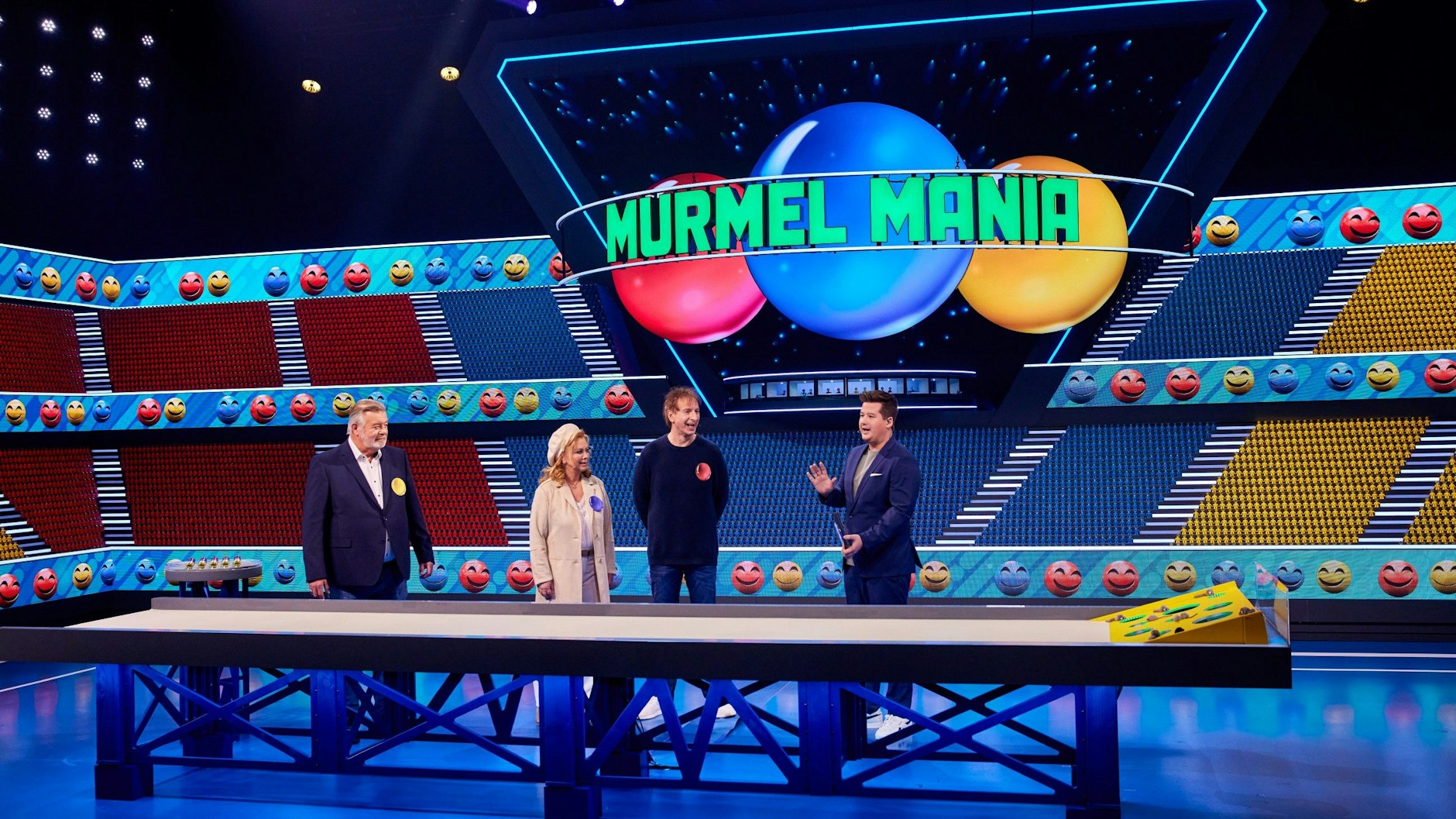 Auch in Geschicklichkeitsspielen mit Murmeln müssen die Stars bei „Murmel Mania“ antreten.