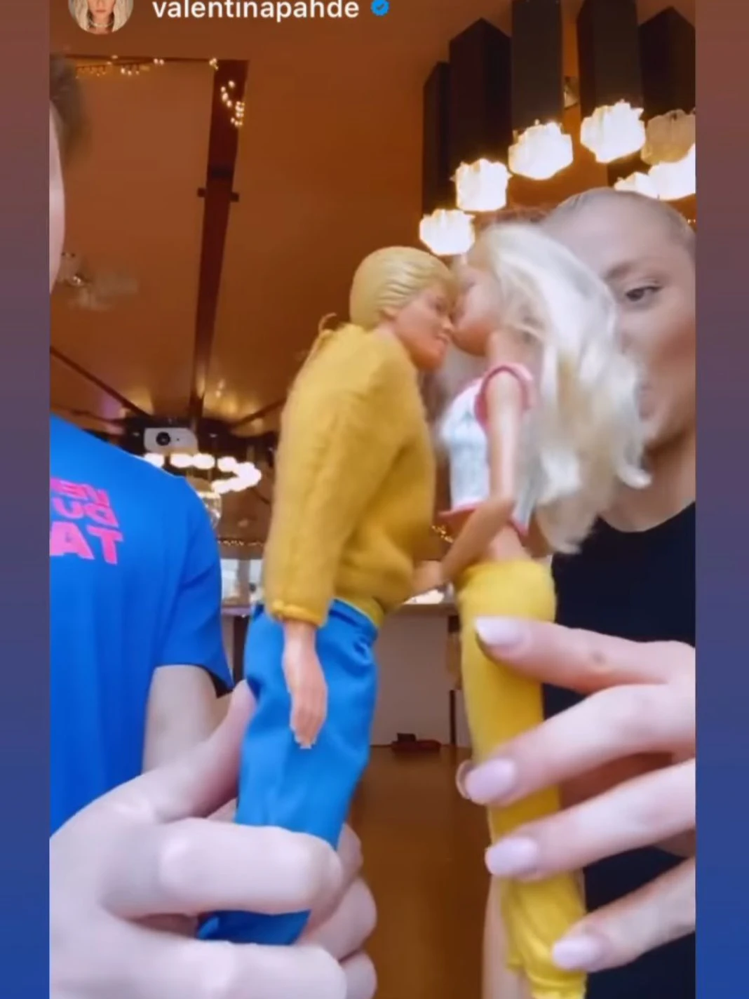 Die&nbsp;„Let’s Dance“-Stars Valentina Pahde und Valentin Lusin spielen im Training mit Puppen.