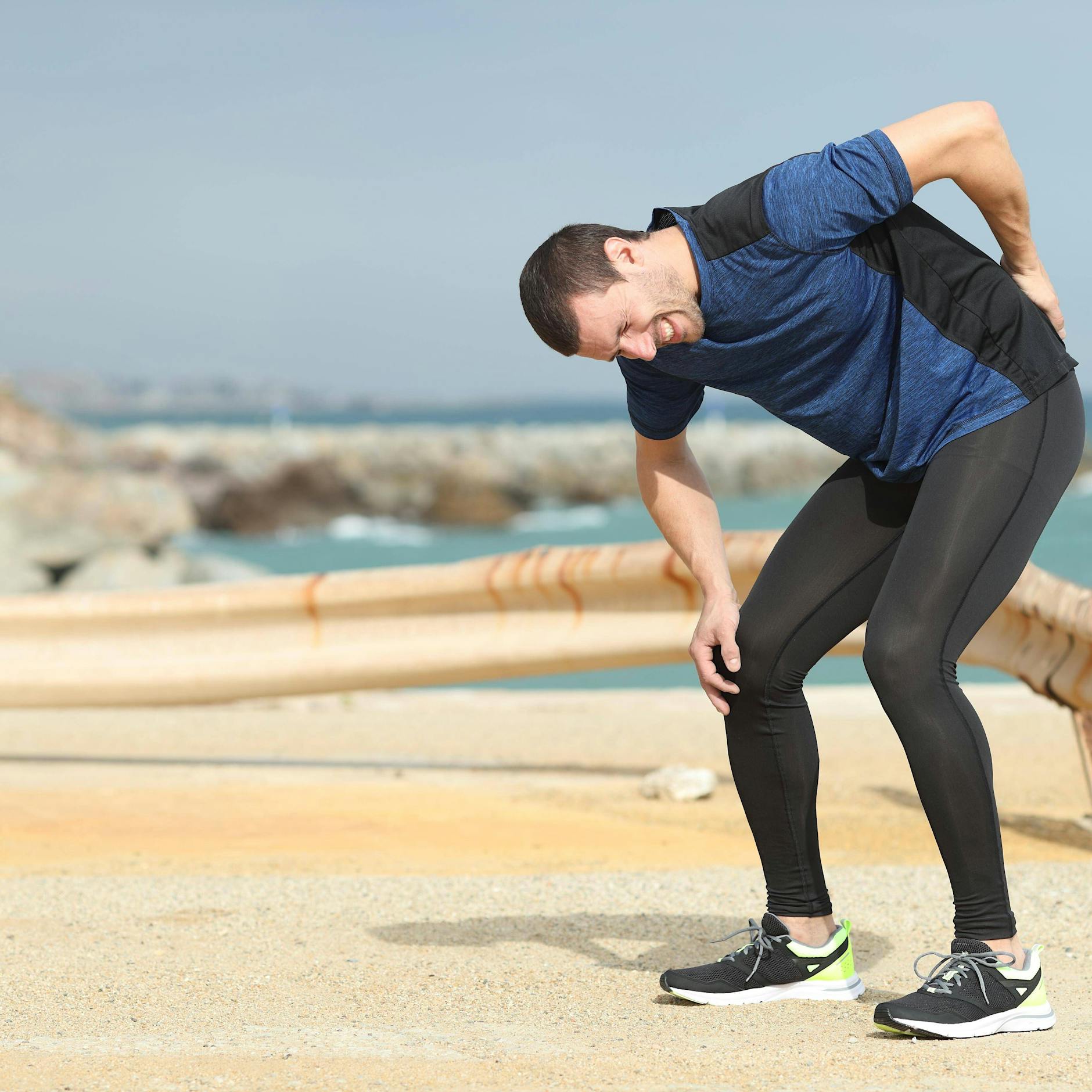 Schmerzen im Rücken? Dieser Sport ist schuld – und DIESER kann helfen