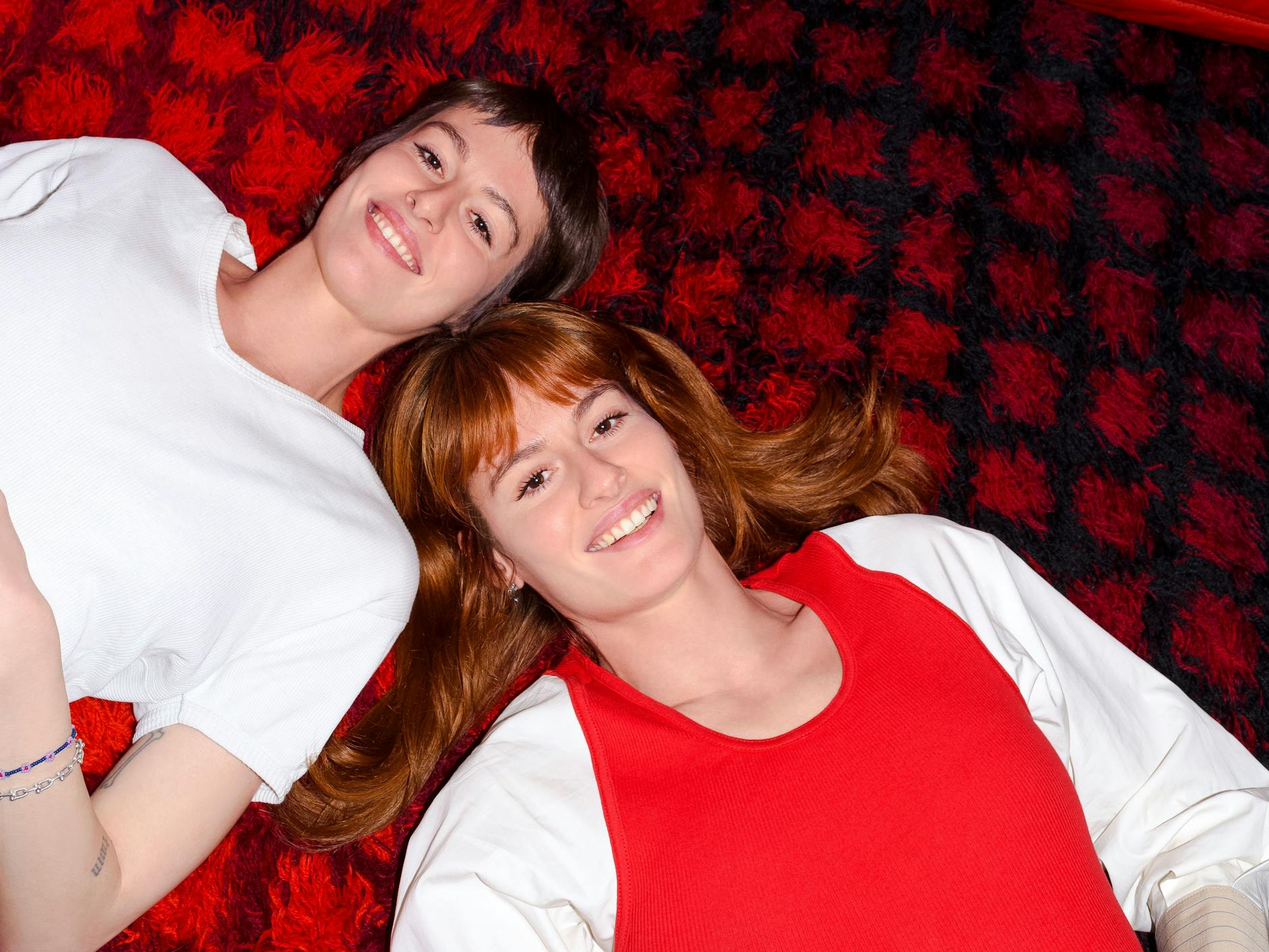 Die Zwillinge Giulia und Camilla Venturini, die Macherinnen hinter der italienischen Taschenmarke Medea Bags.