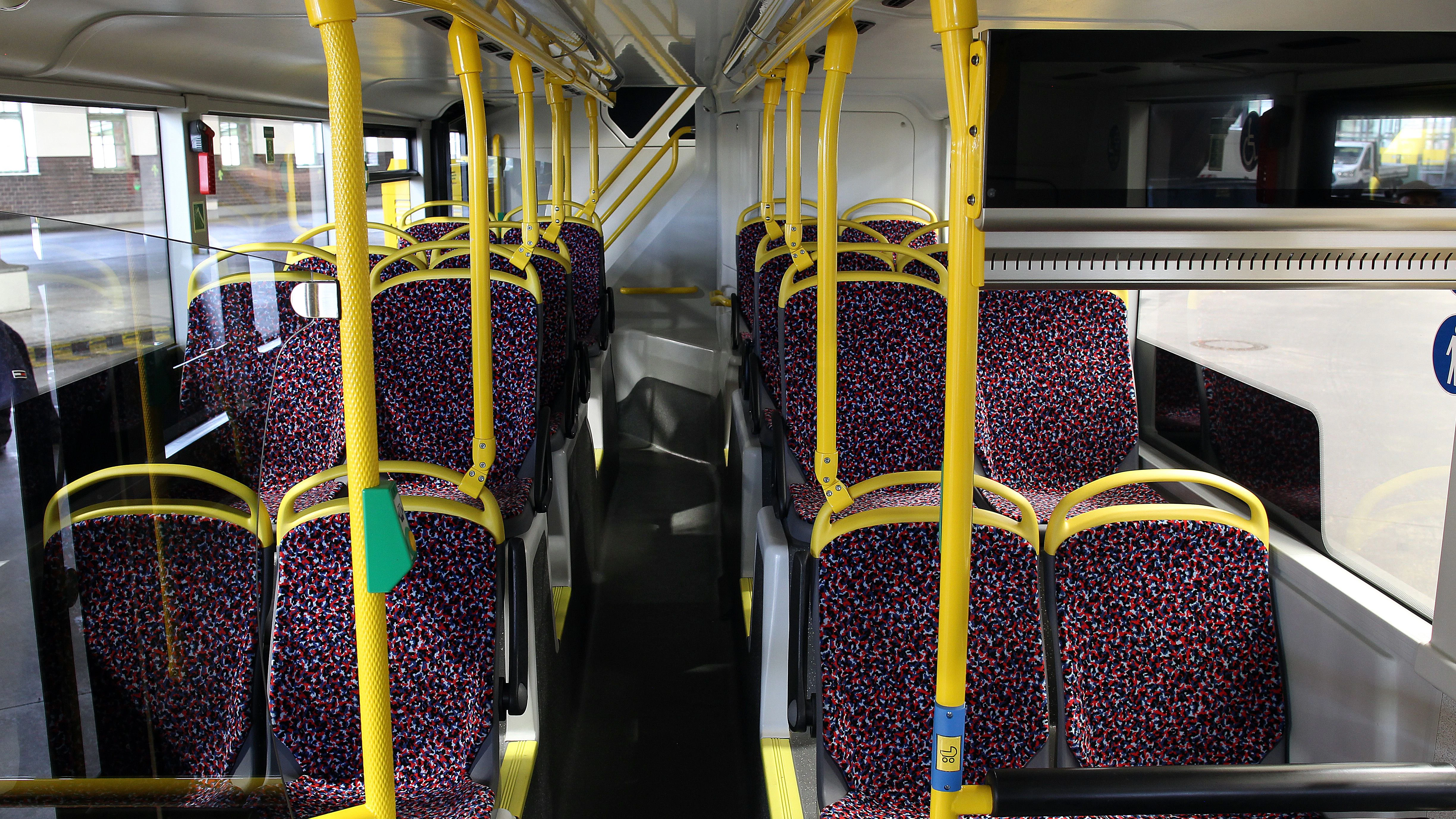 Auch in den Prototypen der neuen Berliner Doppeldecker-Busse regiert der Großstadtdschungel – noch.&nbsp;&nbsp;