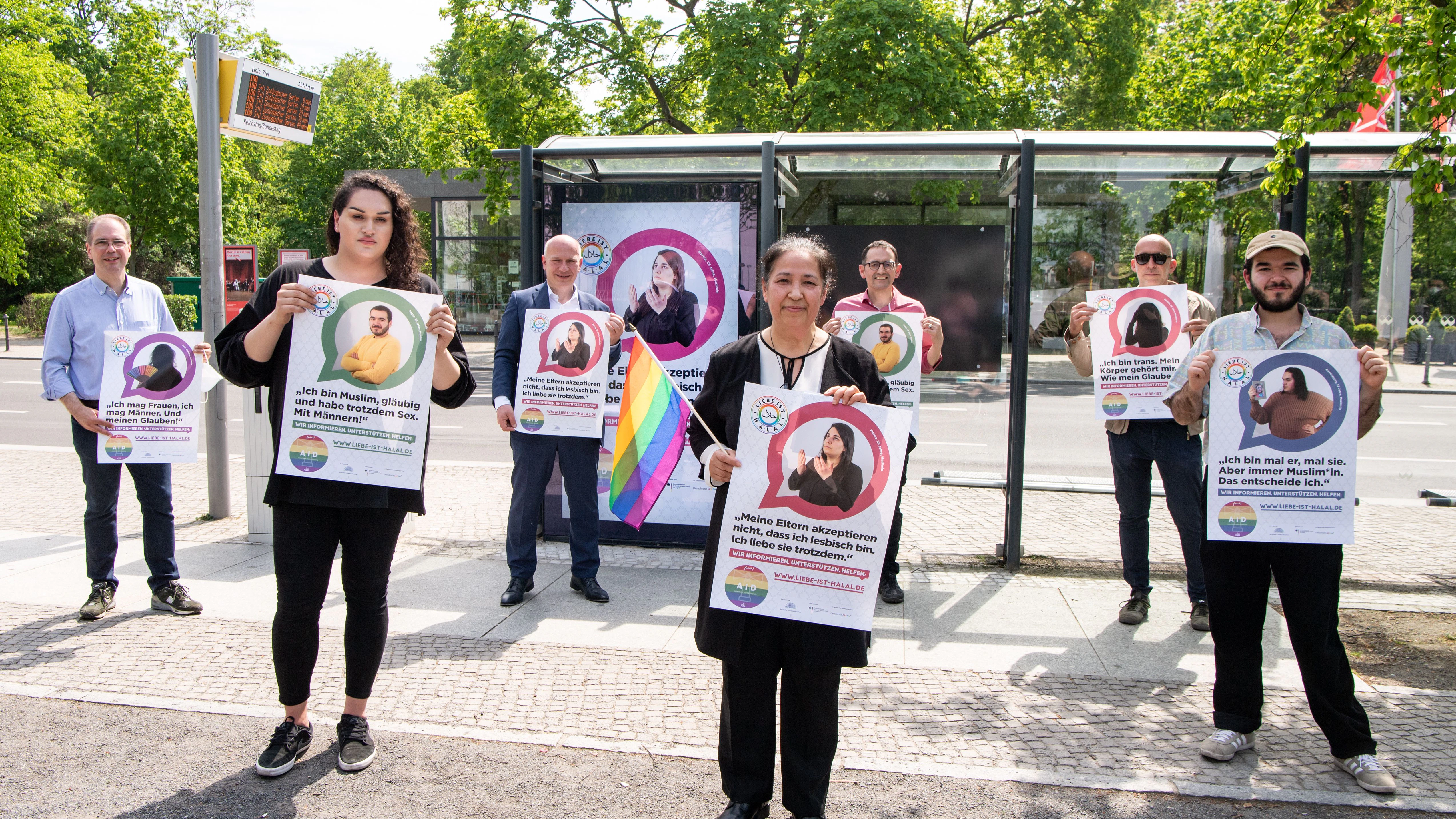 Auch mehrere andere queere Menschen aus der muslimischen Szene ließen sich für die Kampagne ablichten.